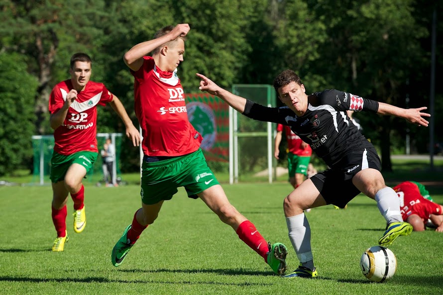 FC Elva noor koosseis jäi võitluslikus mängus alla FC Infonet II-le
