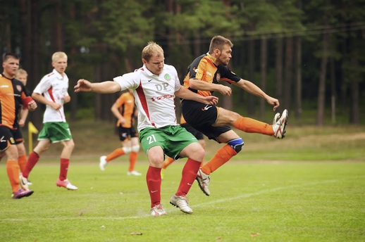 Duubelvõistkond pööras 0:2 kaotusseisu võiduks