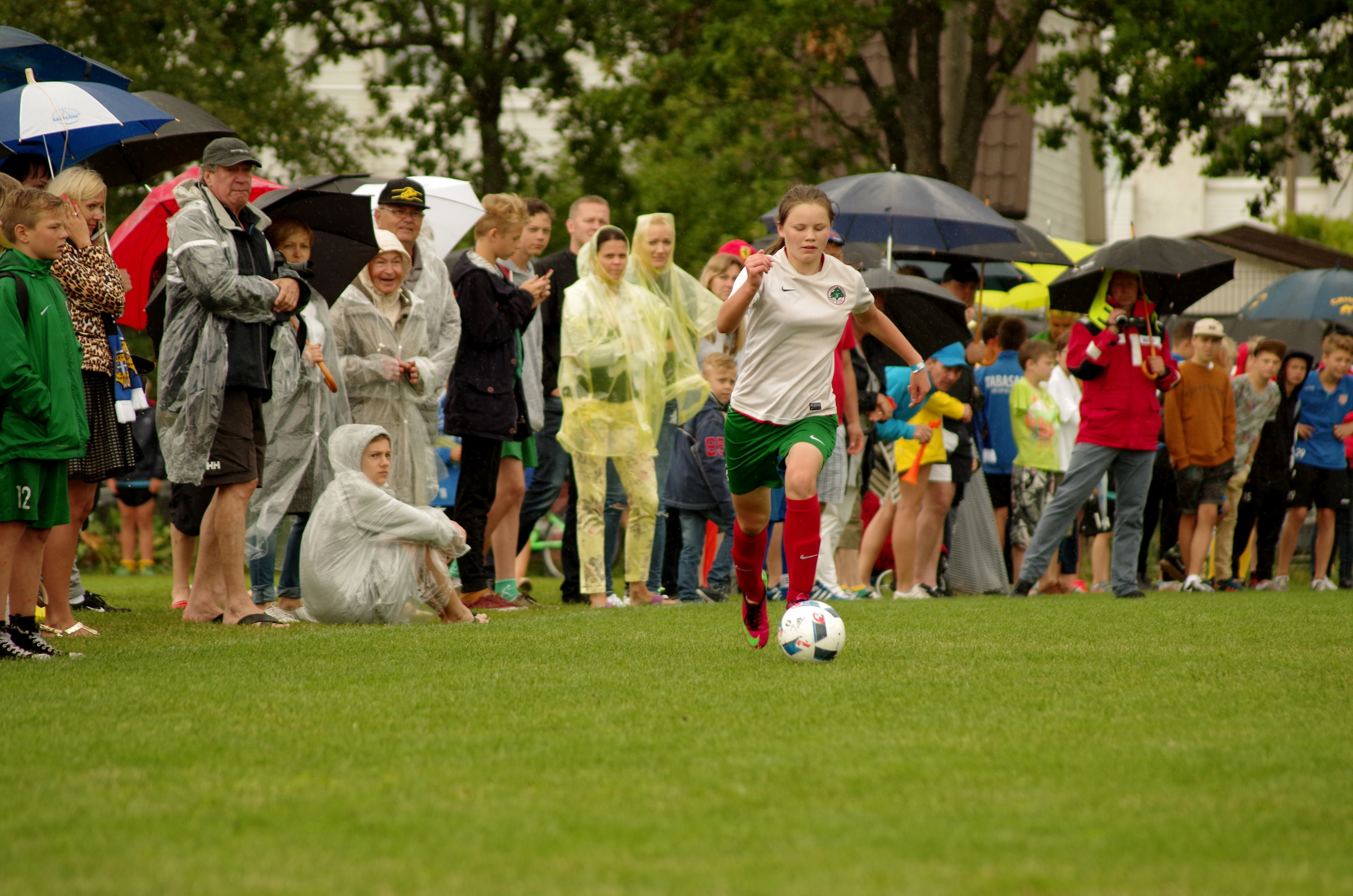 FC Elva U17 tüdrukud teenisid kodumängus punkti!