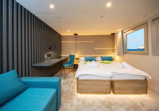 Twin cabin on Mama Marija II