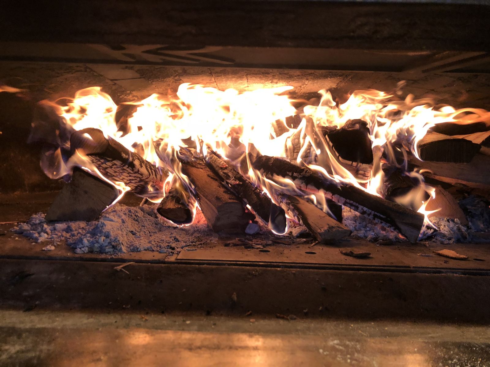 Feuer im Holzbackofen