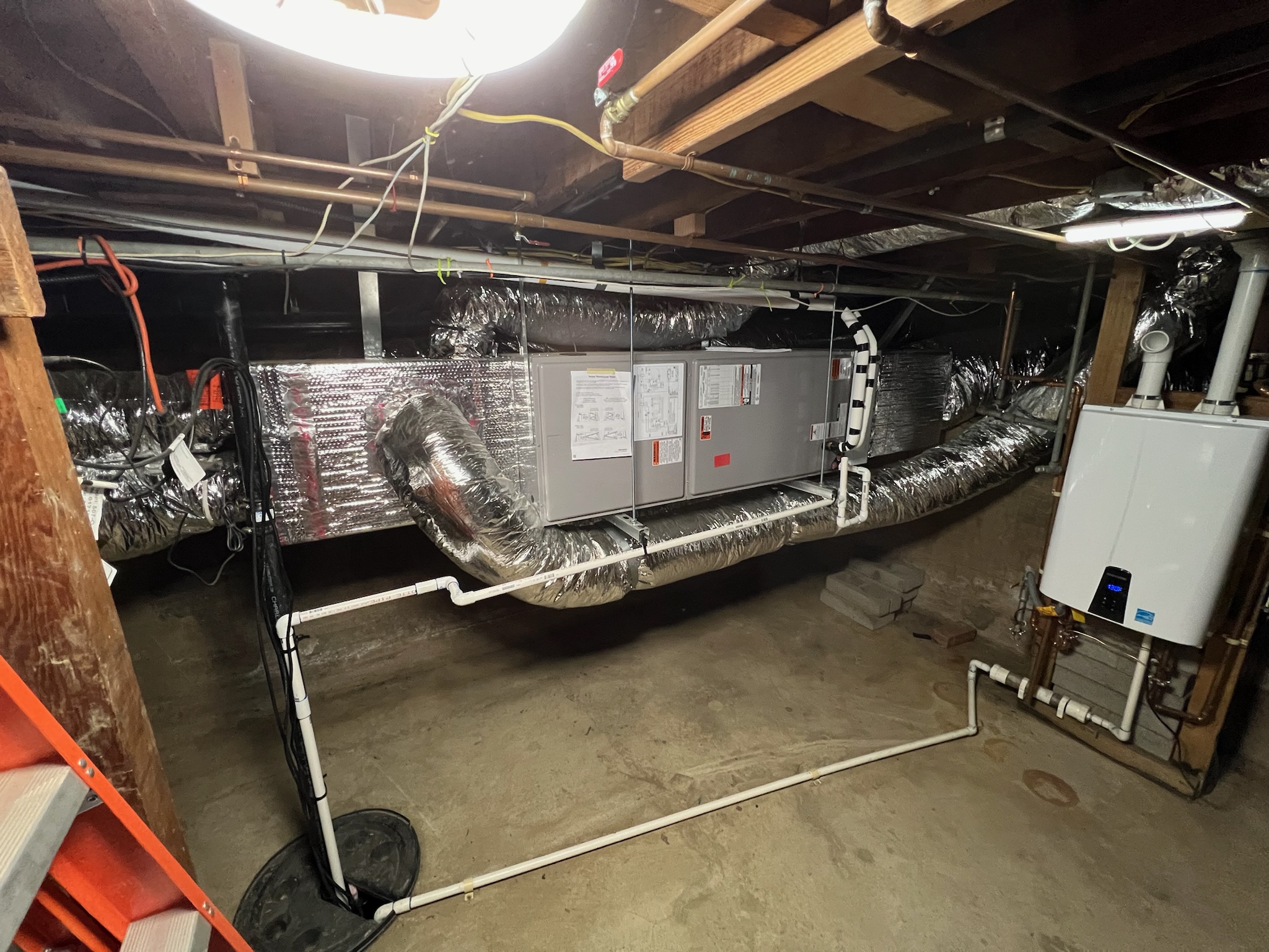 Installer next to a Fujitsu outdoor heat pump unit