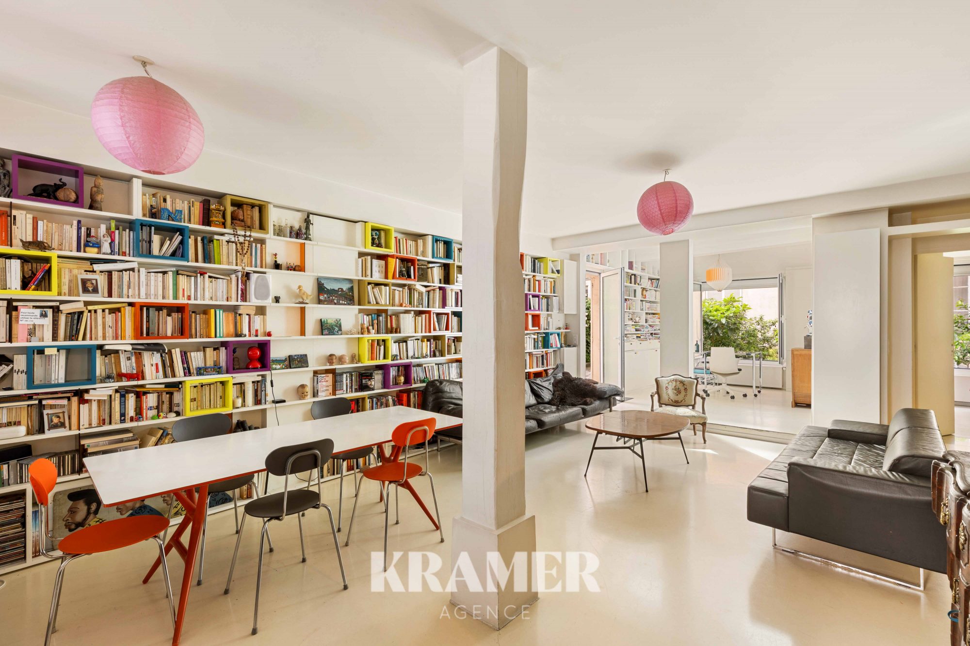Appartement de 109 m², quatre pièces dont deux chambres, à Paris 18e. En rez-de-chaussée, sans ascenseur et cave. 950 000 €.