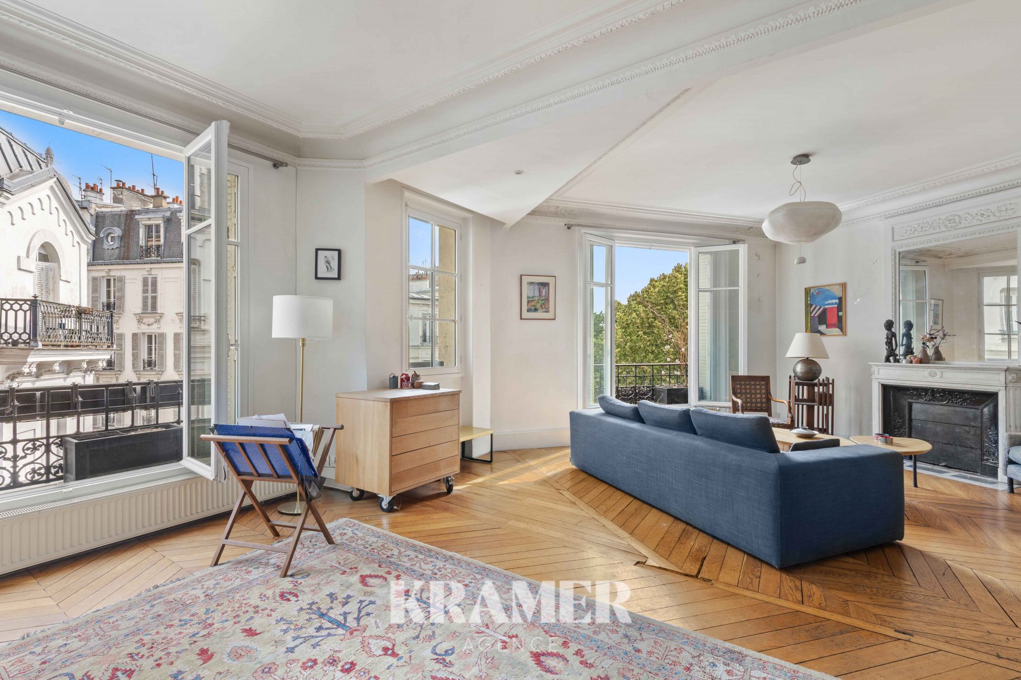 Appartement de 183 m², six pièces dont quatre chambres, à Paris 18e. Au 3e étage avec ascenseur et cave. 2 290 000 €.