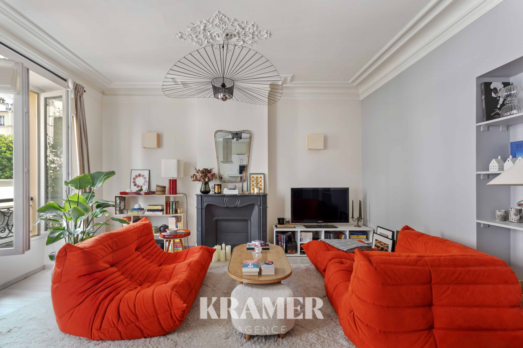 Appartement de 47 m², deux pièces dont une chambre, à Levallois-Perret. Au 1er étage sans ascenseur et cave. 485 000 €.