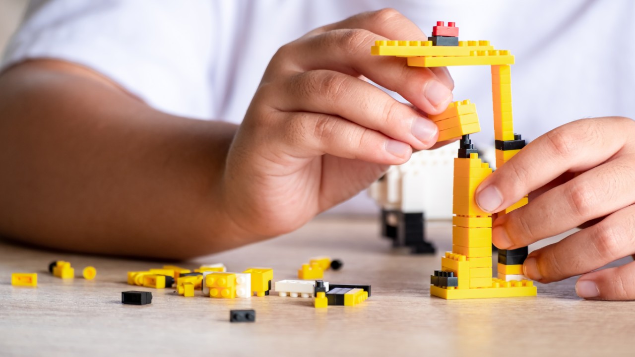 Klocki LEGO – jakie serie najlepiej sprawdzą się w roli prezentu?