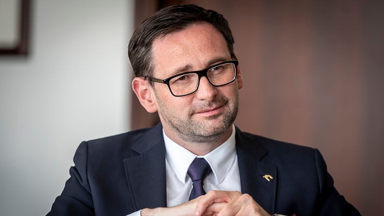 Obajtek zapewnia: Obniżymy ceny paliw przed majówką