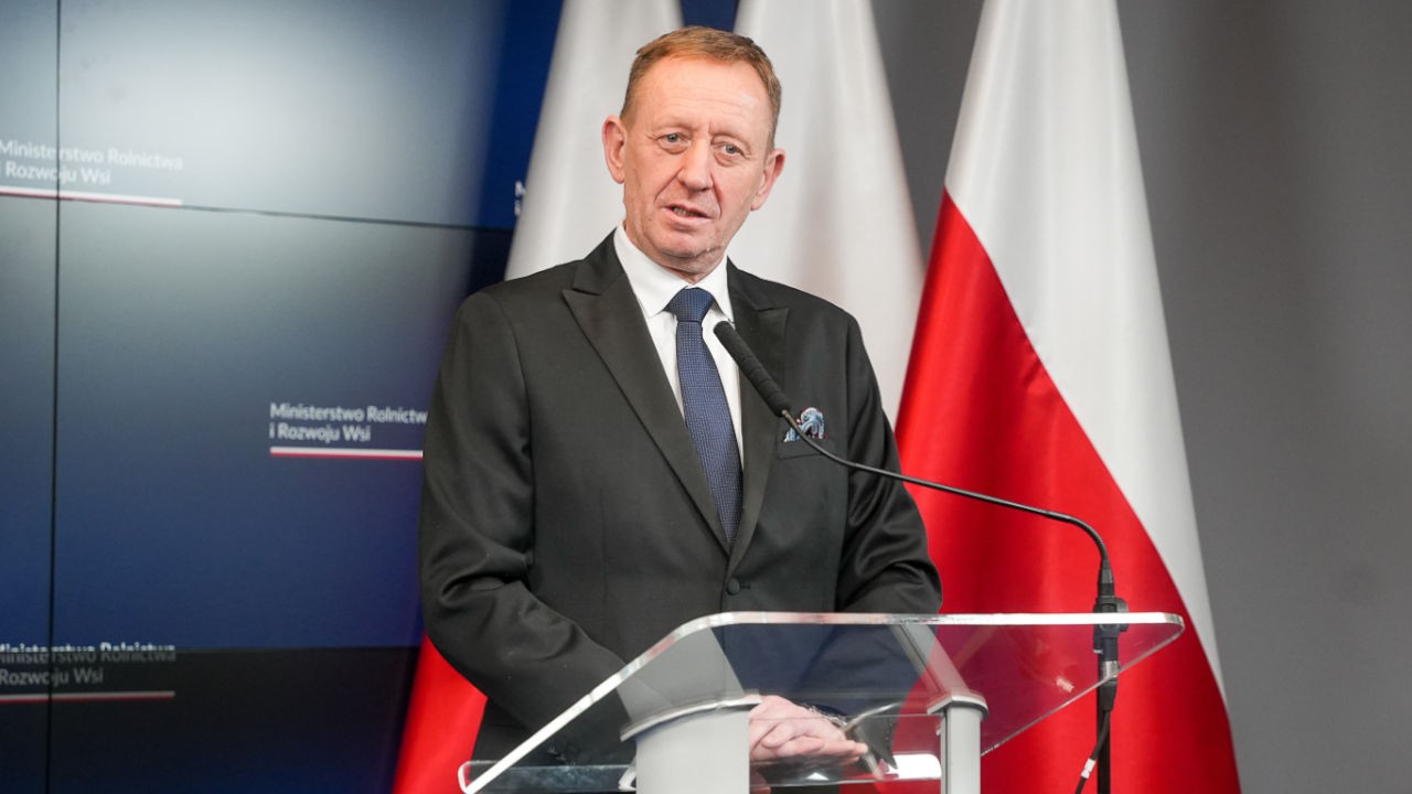 Minister rolnictwa: PiS pomaga rolnikom. To Unia Europejska tak wolno działa