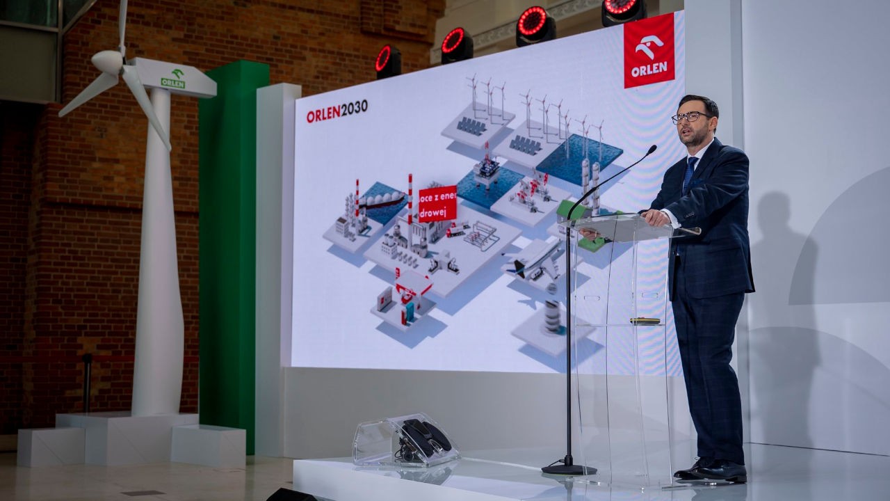 Obajtek: Od 2024 r. koncern będzie produkować paliwo E10
