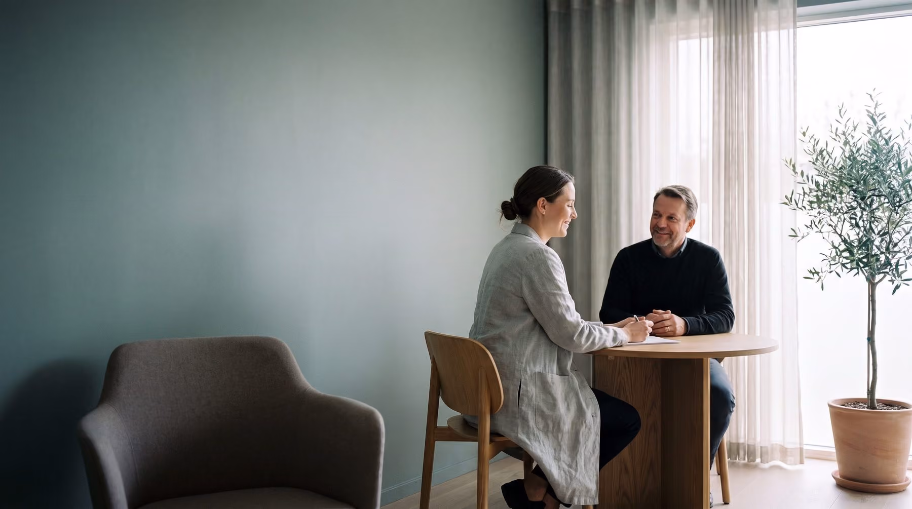 Specialist and patient in conversation in a calm consulting room