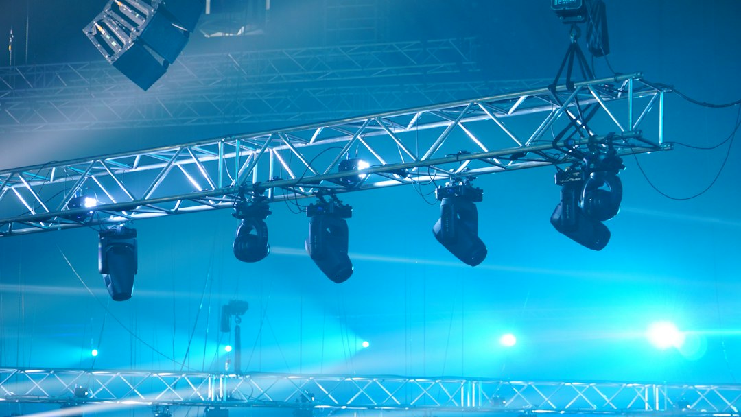 Professional line array speaker rigging and stage trussing