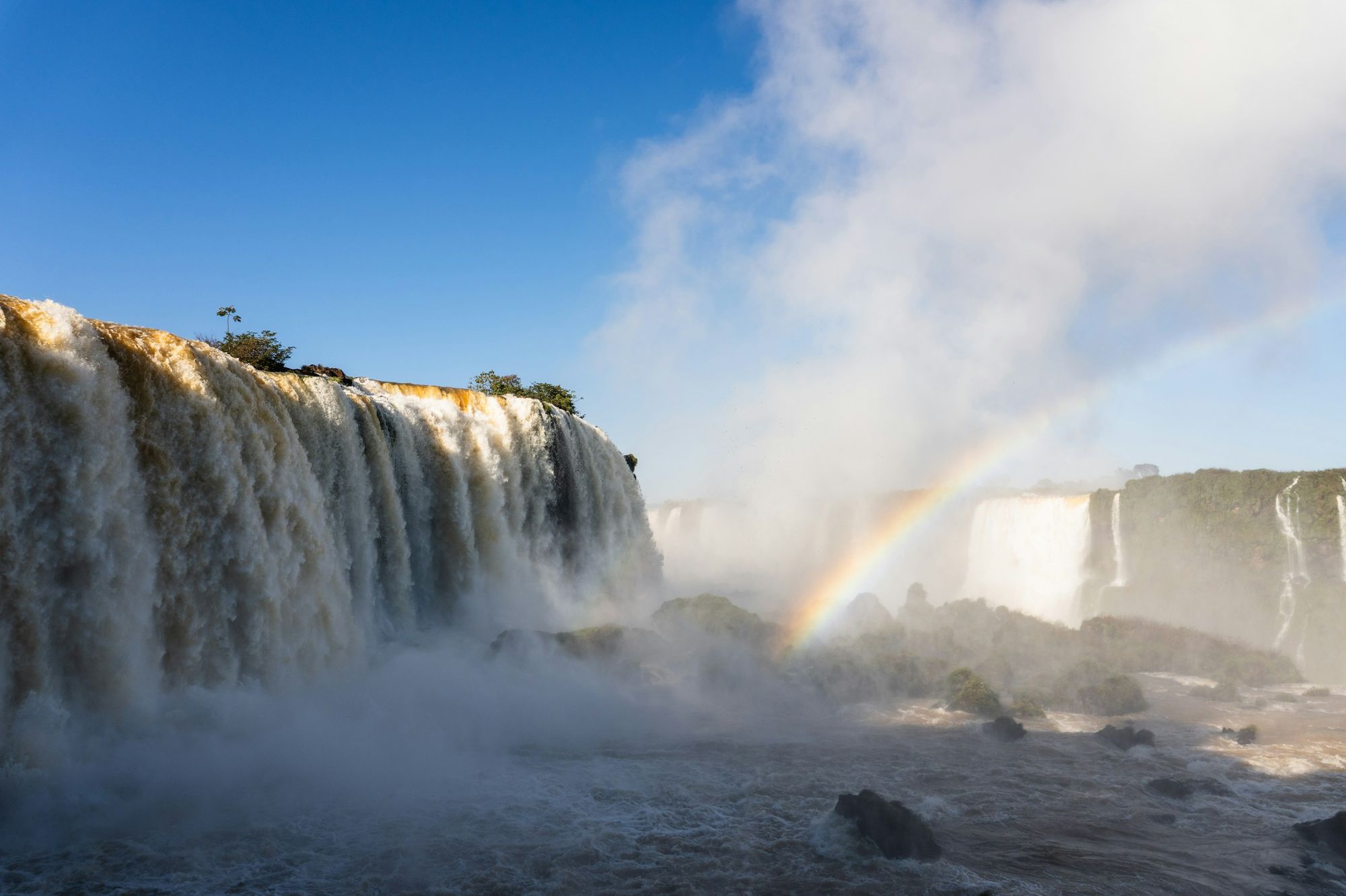 Arc-en-ciel sur les chutes d’Iguaçu