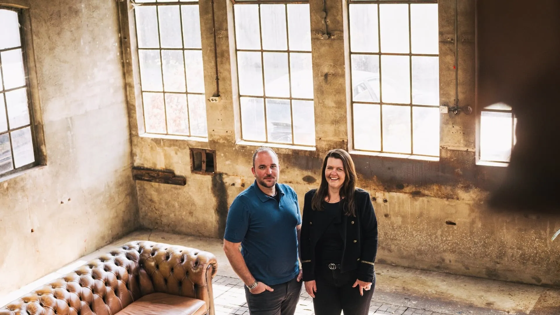 Harold en Lisette Engelen in een oude fabriekshal