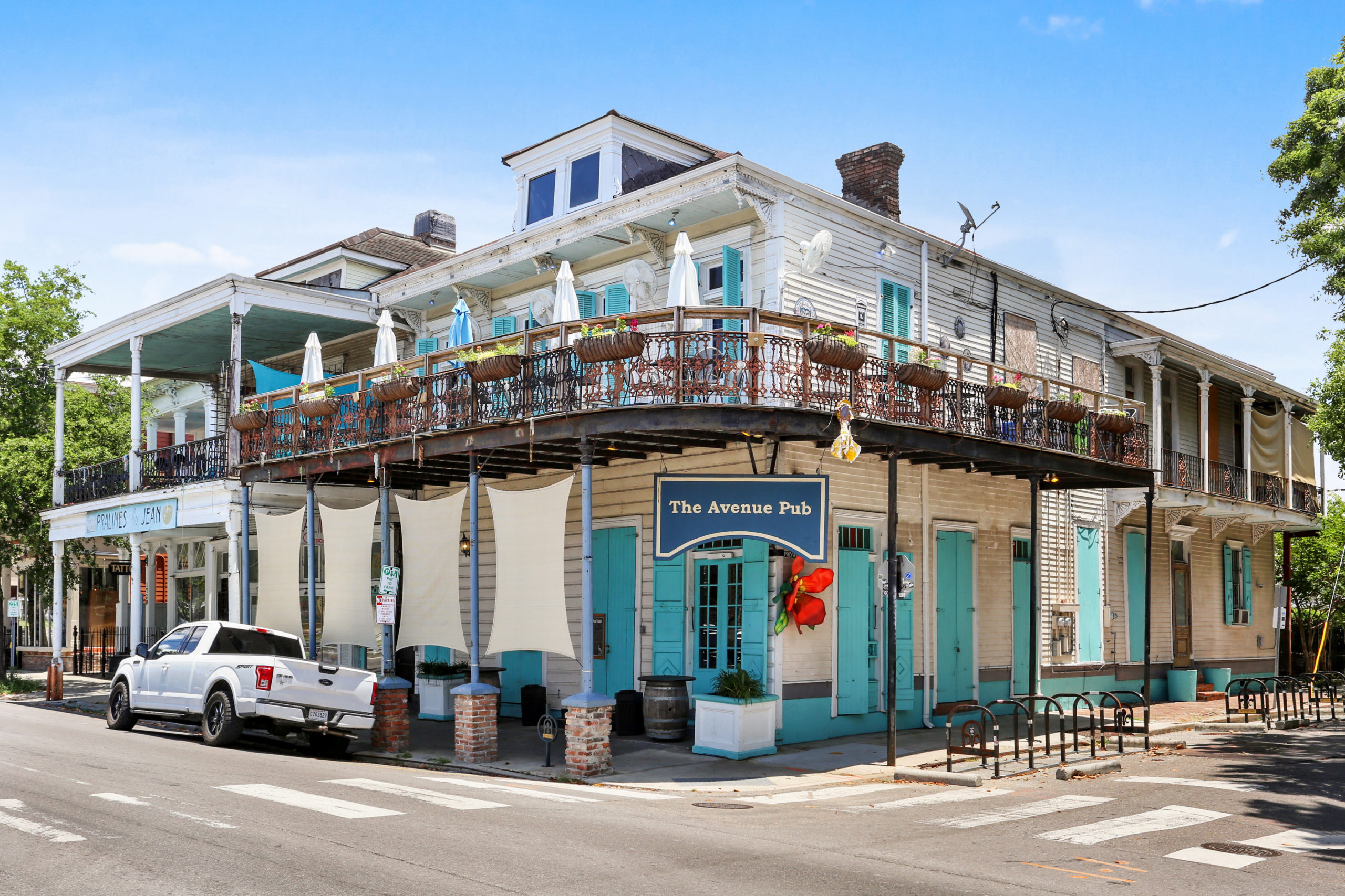 The Avenue Pub