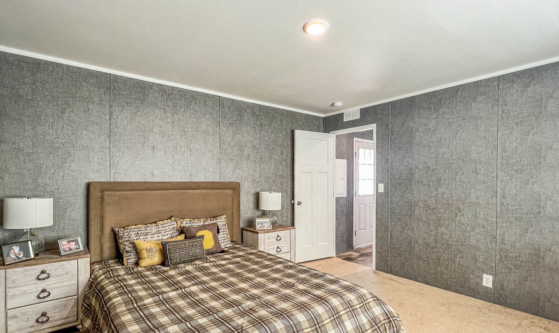Broadmore Series / 14663B-2 - Poky Homes