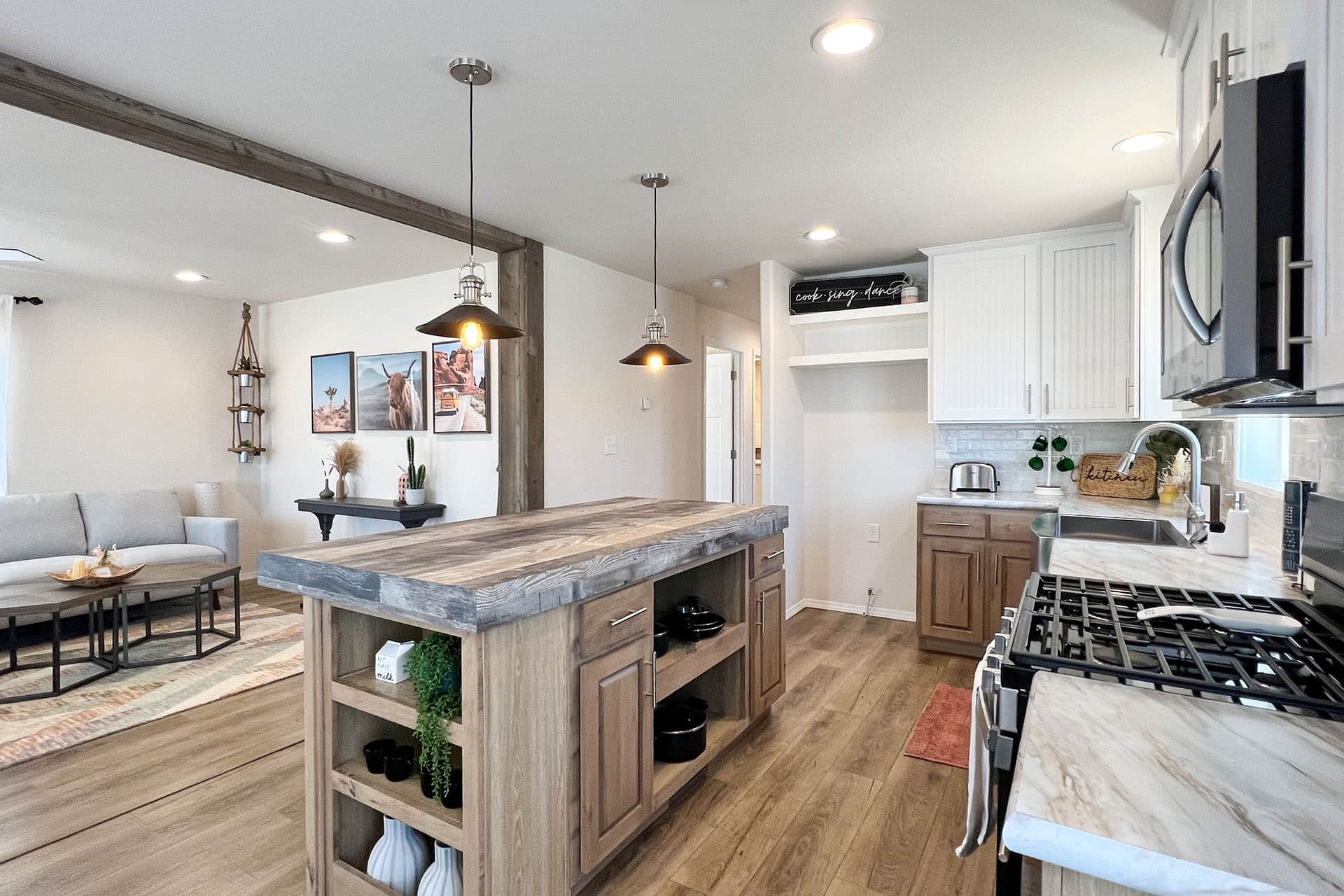 Broadmore Series / 24483M The Thompson - Poky Homes