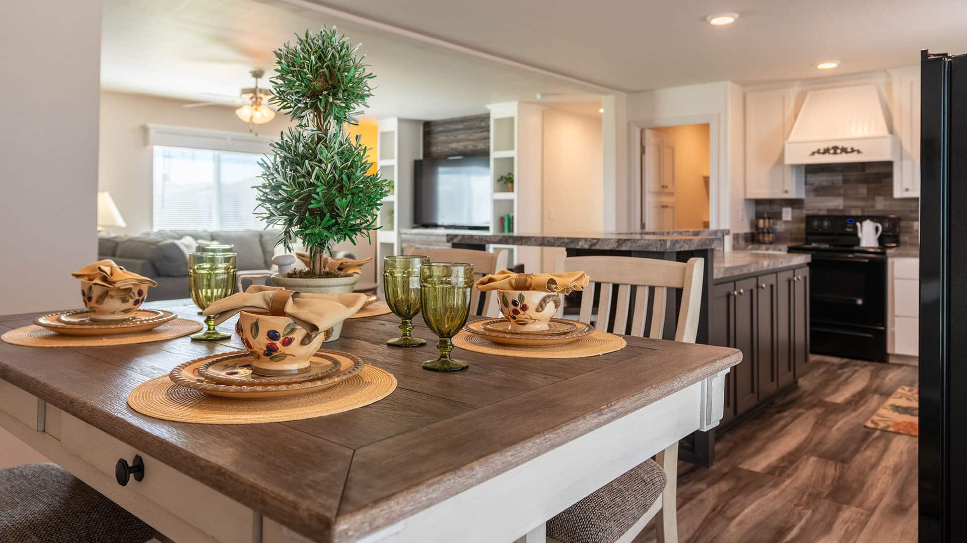 Broadmore Series / 28764T The Sawtooth - Poky Homes