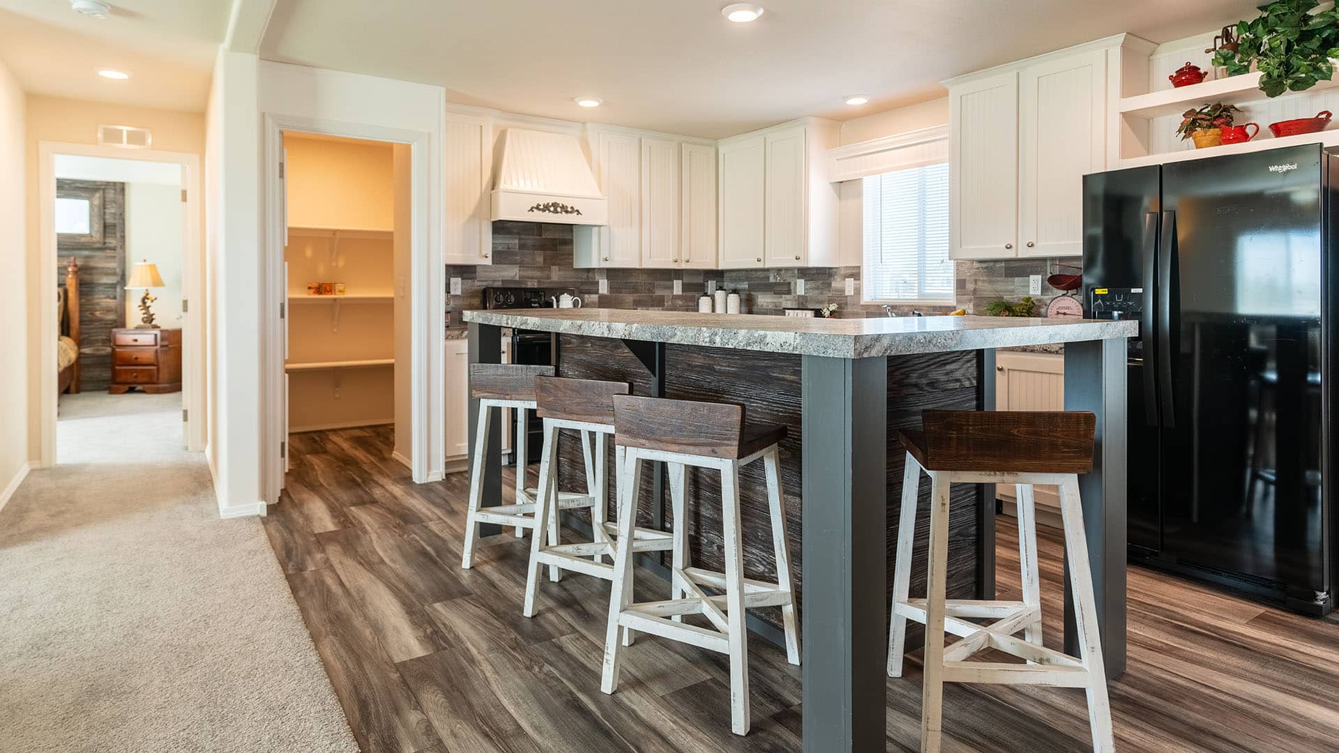 Broadmore Series / 28764T The Sawtooth - Poky Homes