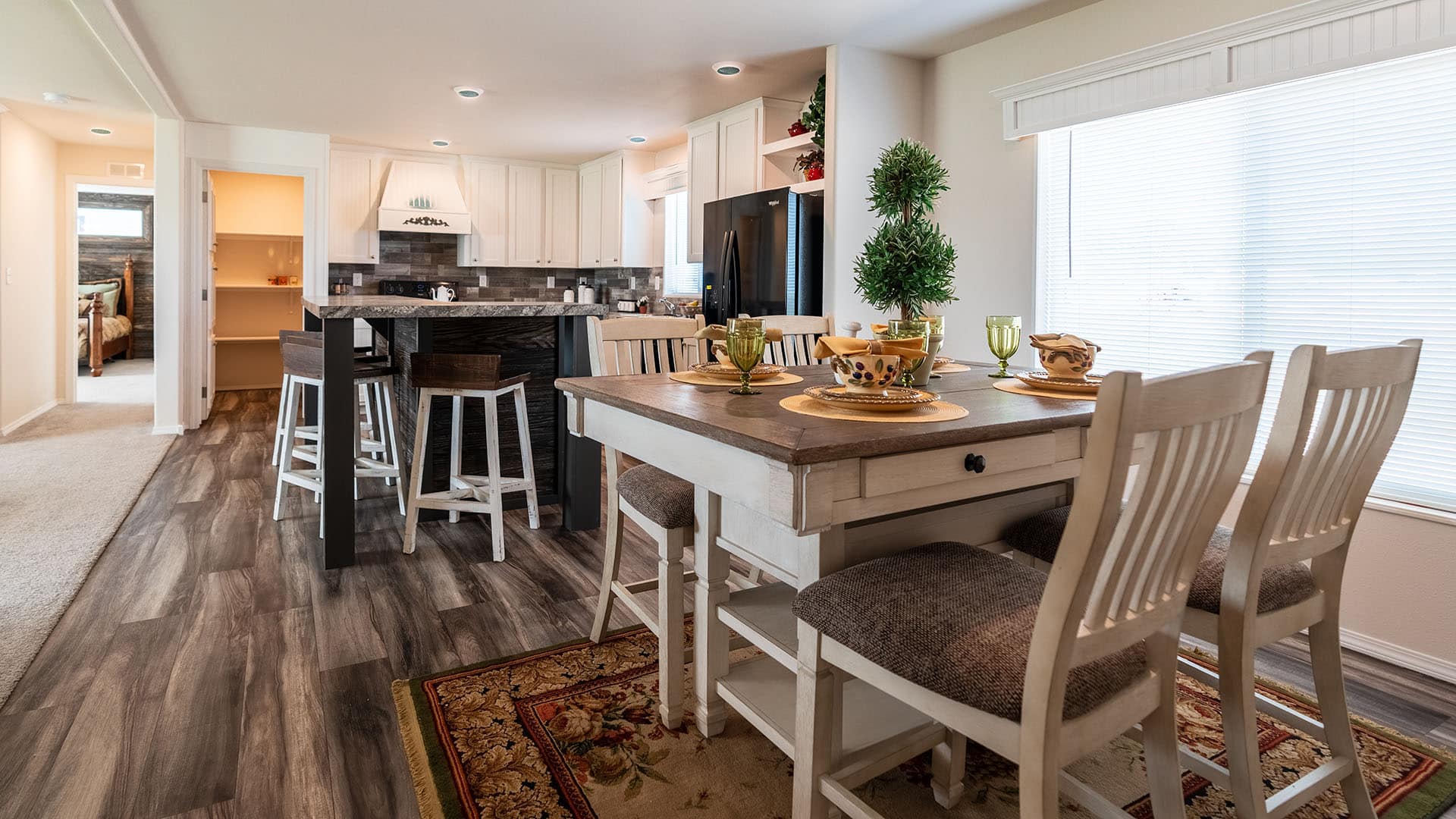 Broadmore Series / 28764T The Sawtooth - Poky Homes