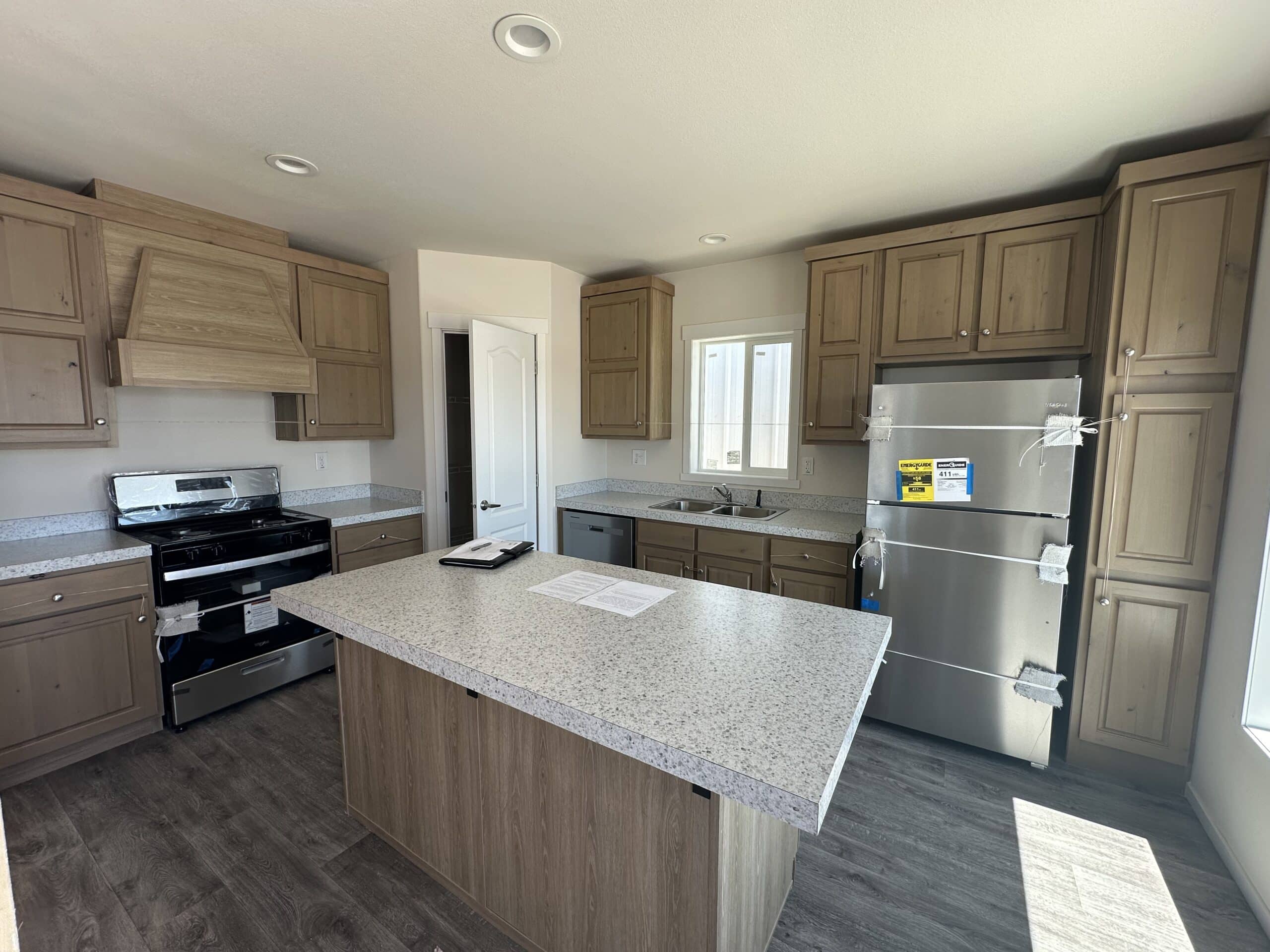 Prestige Series / 24362D Stratus - Poky Homes