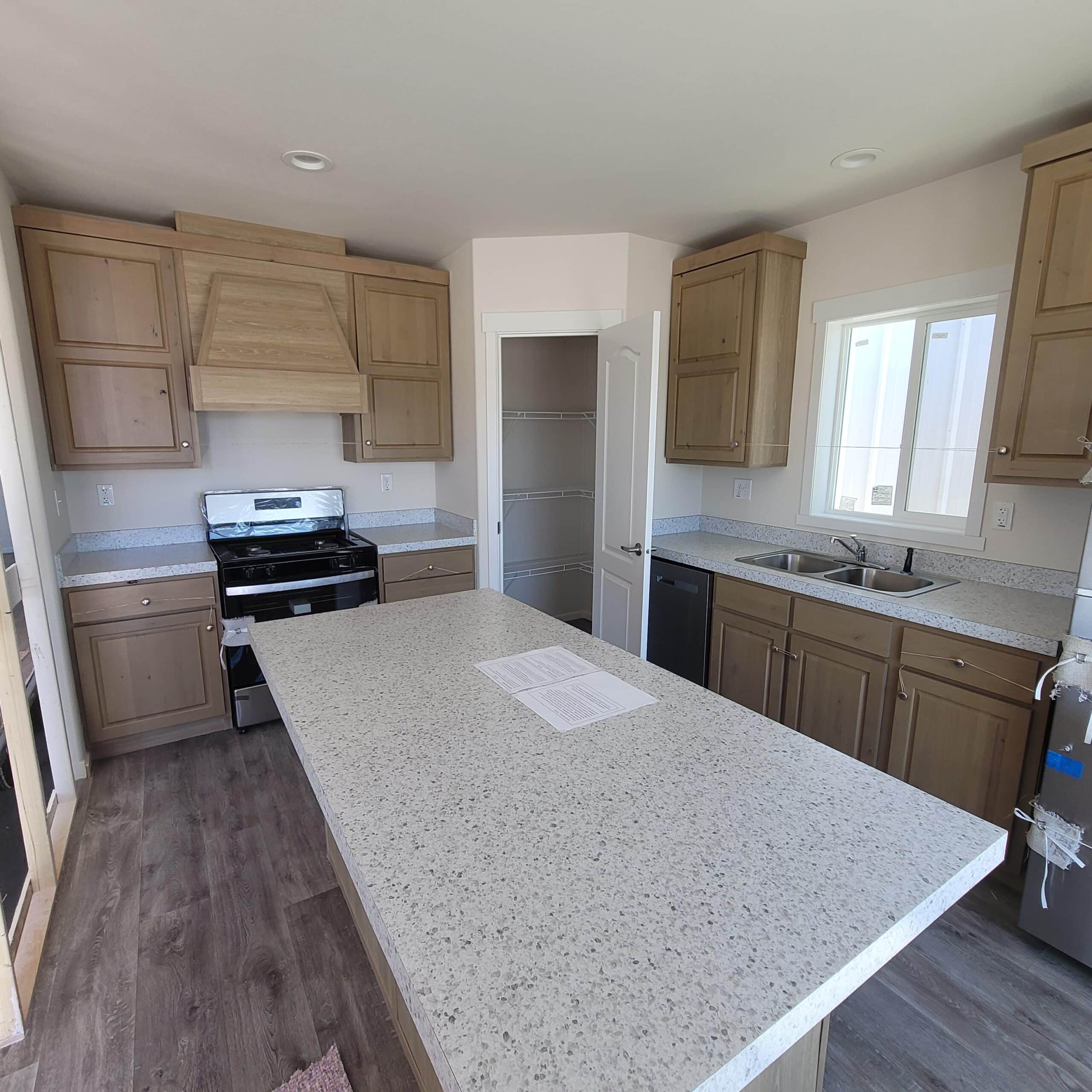 Prestige Series / 24362D Stratus - Poky Homes