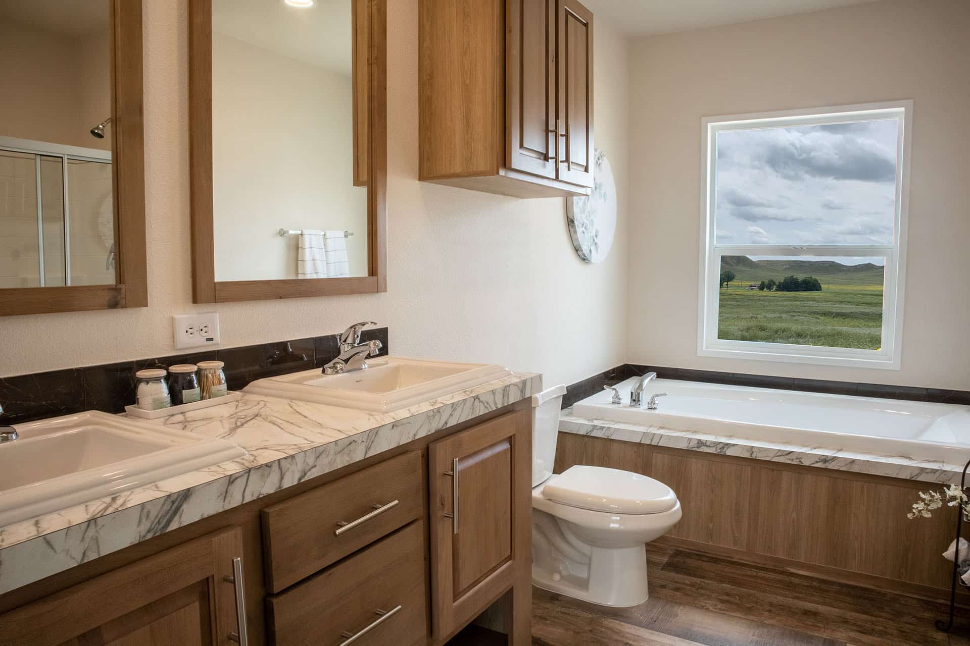 Prestige Series / 28563E The Hauser - Poky Homes