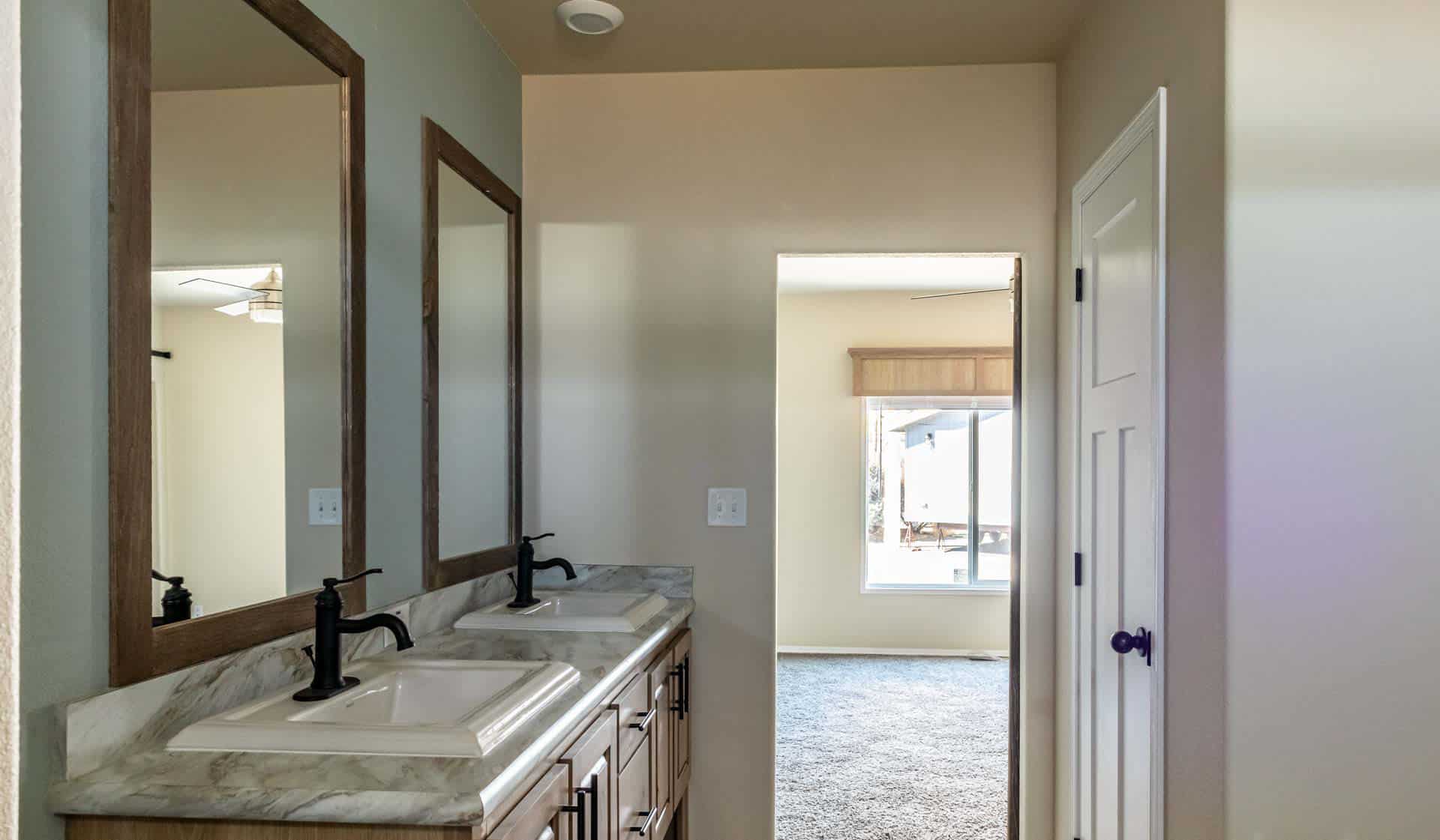 Prestige Series / 28603N The Queen's River - Poky Homes