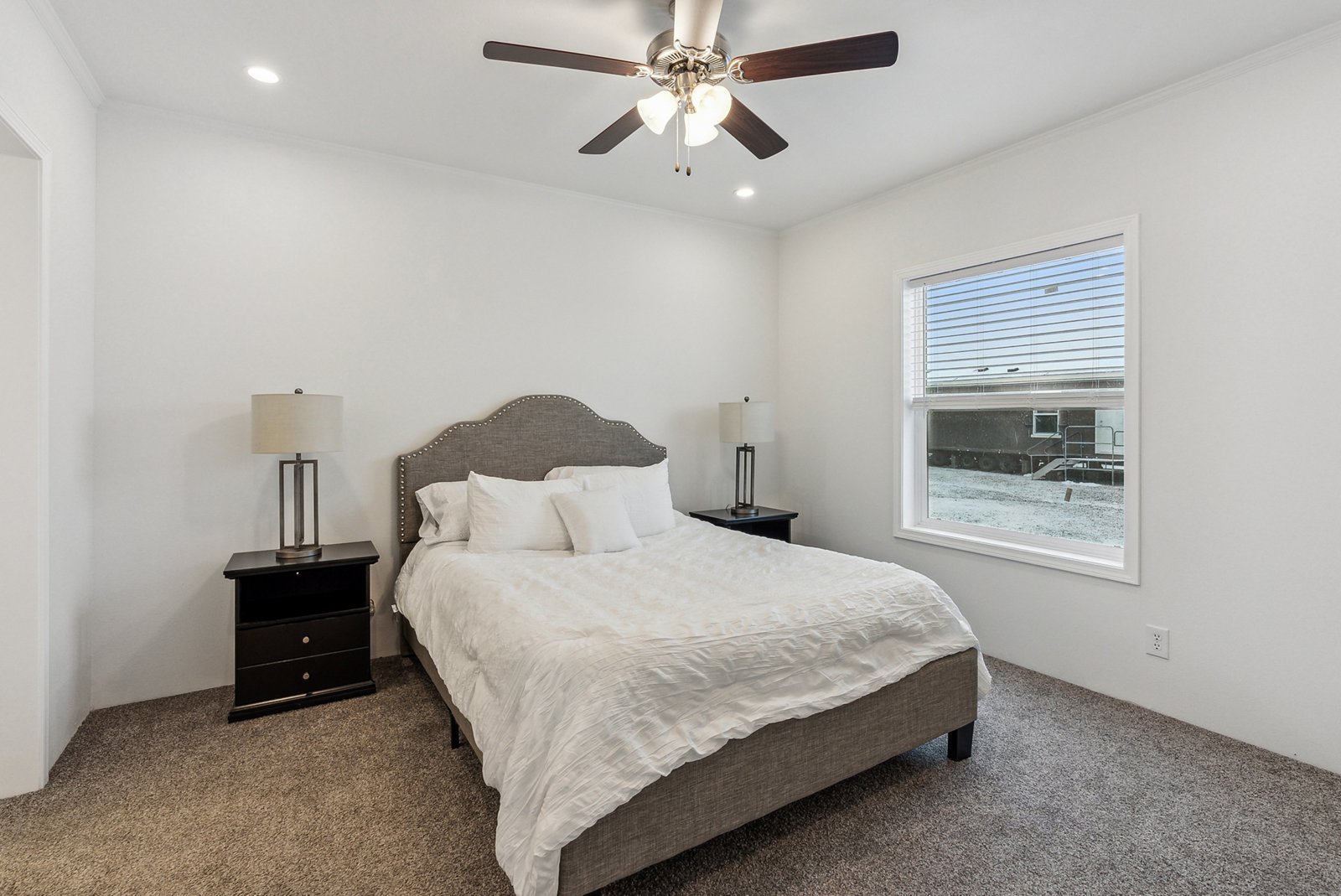 DreamWorks / DW4483B - Poky Homes