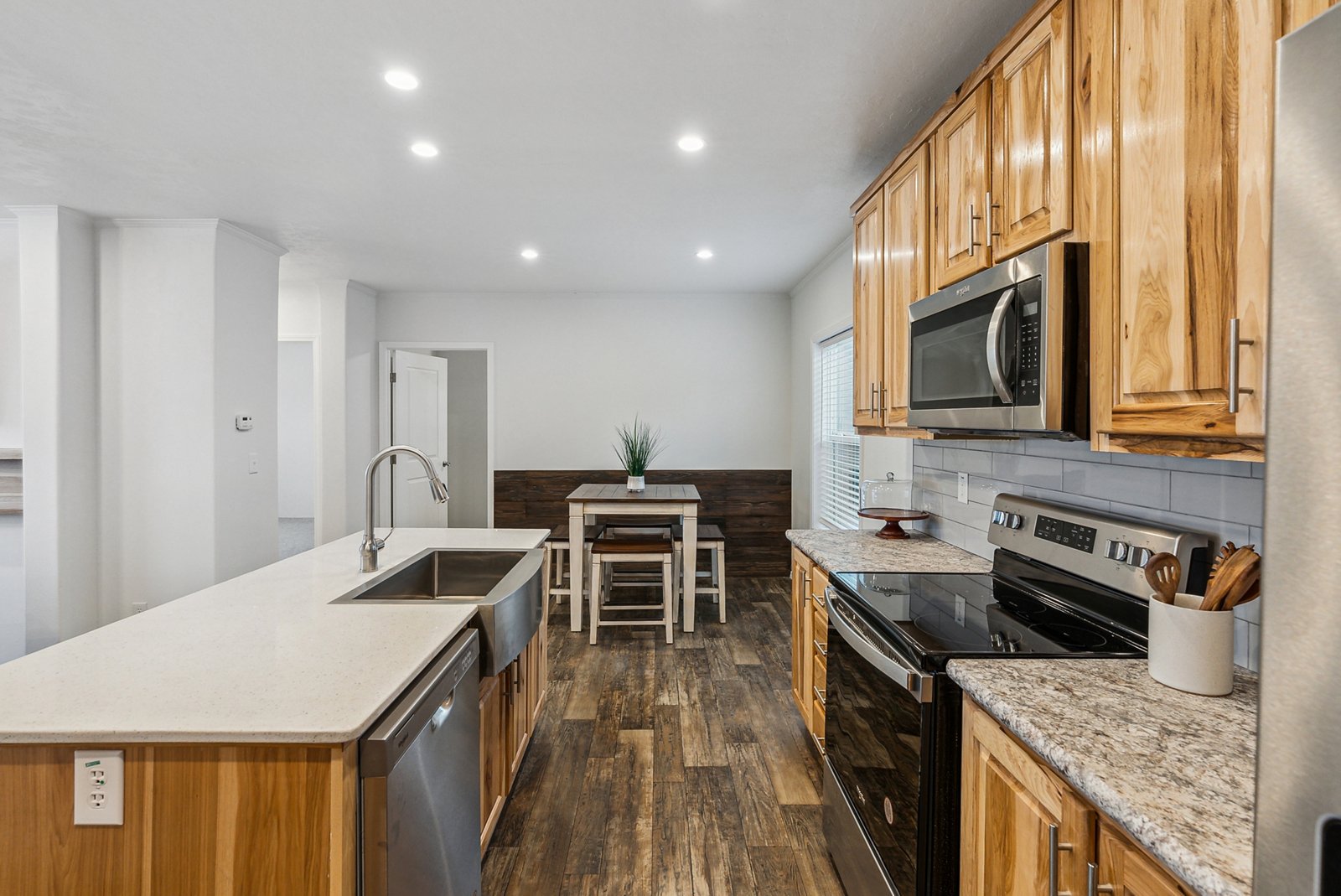 DreamWorks / DW4483B - Poky Homes