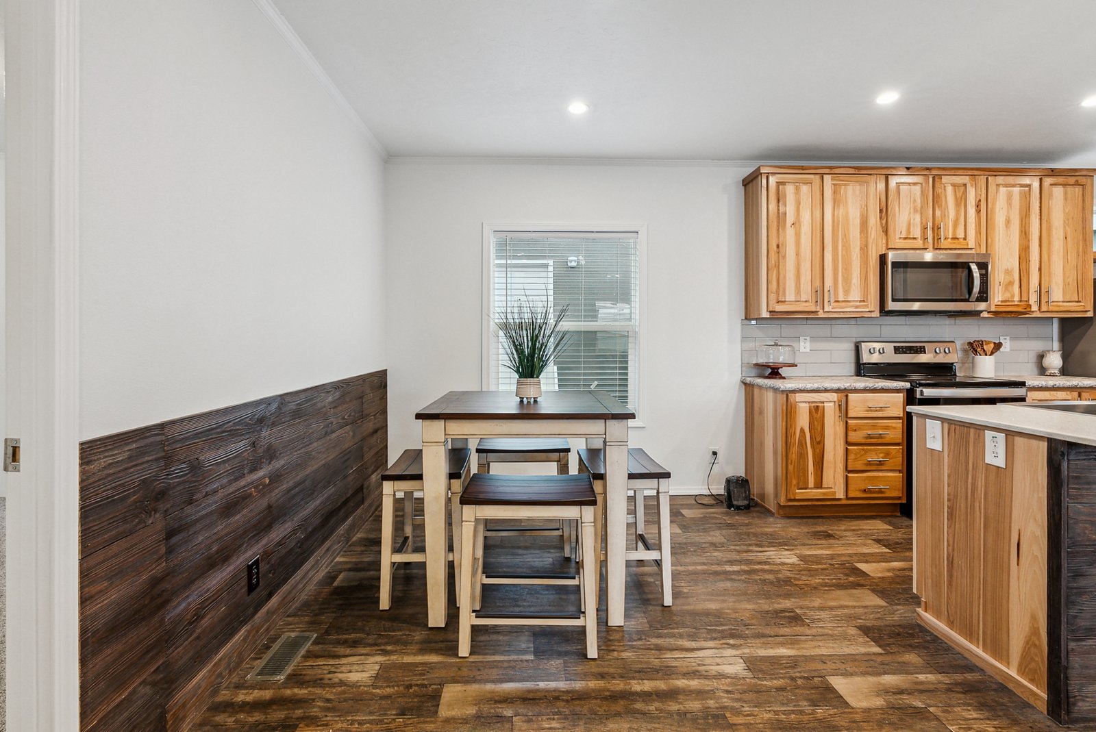 DreamWorks / DW4483B - Poky Homes