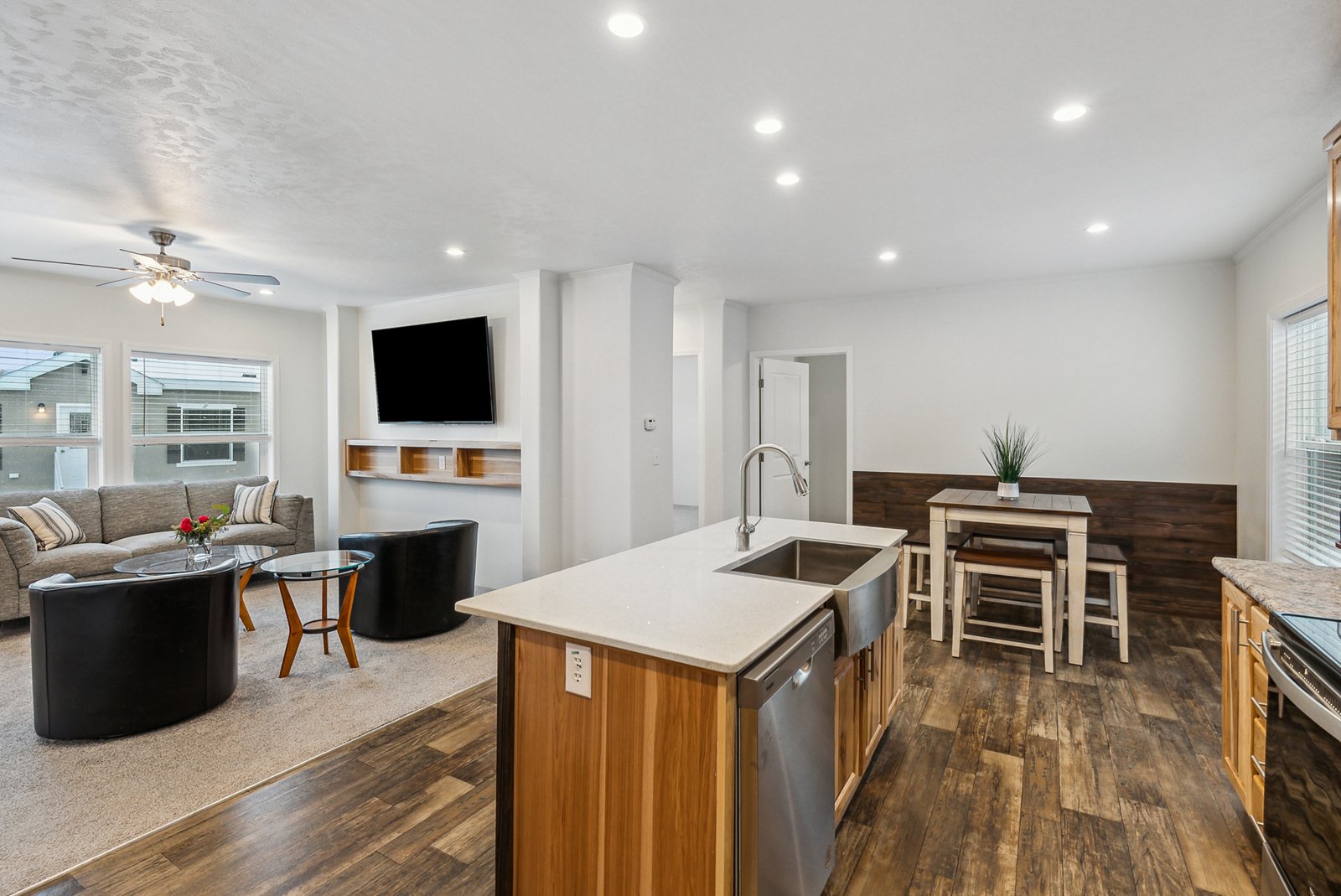 DreamWorks / DW4483B - Poky Homes