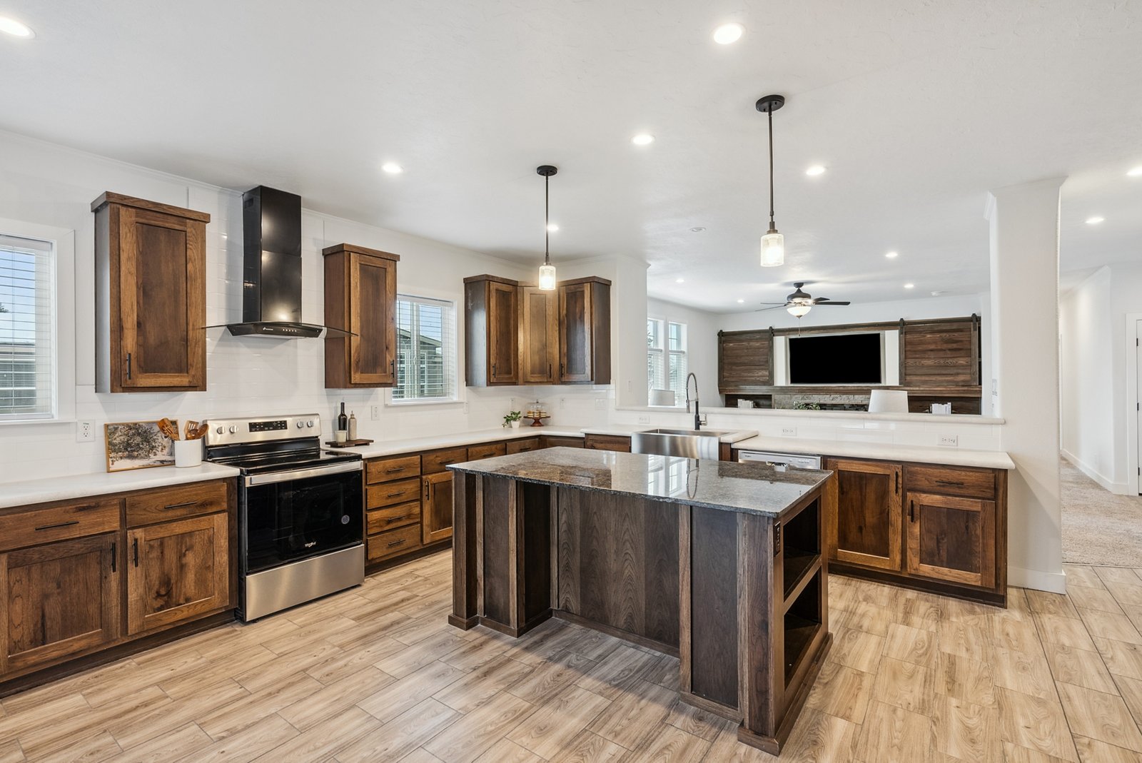 Selkirk / Advantage - Poky Homes