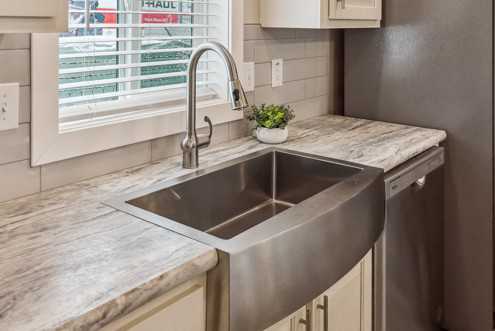 DreamWorks / DW4764F - Poky Homes