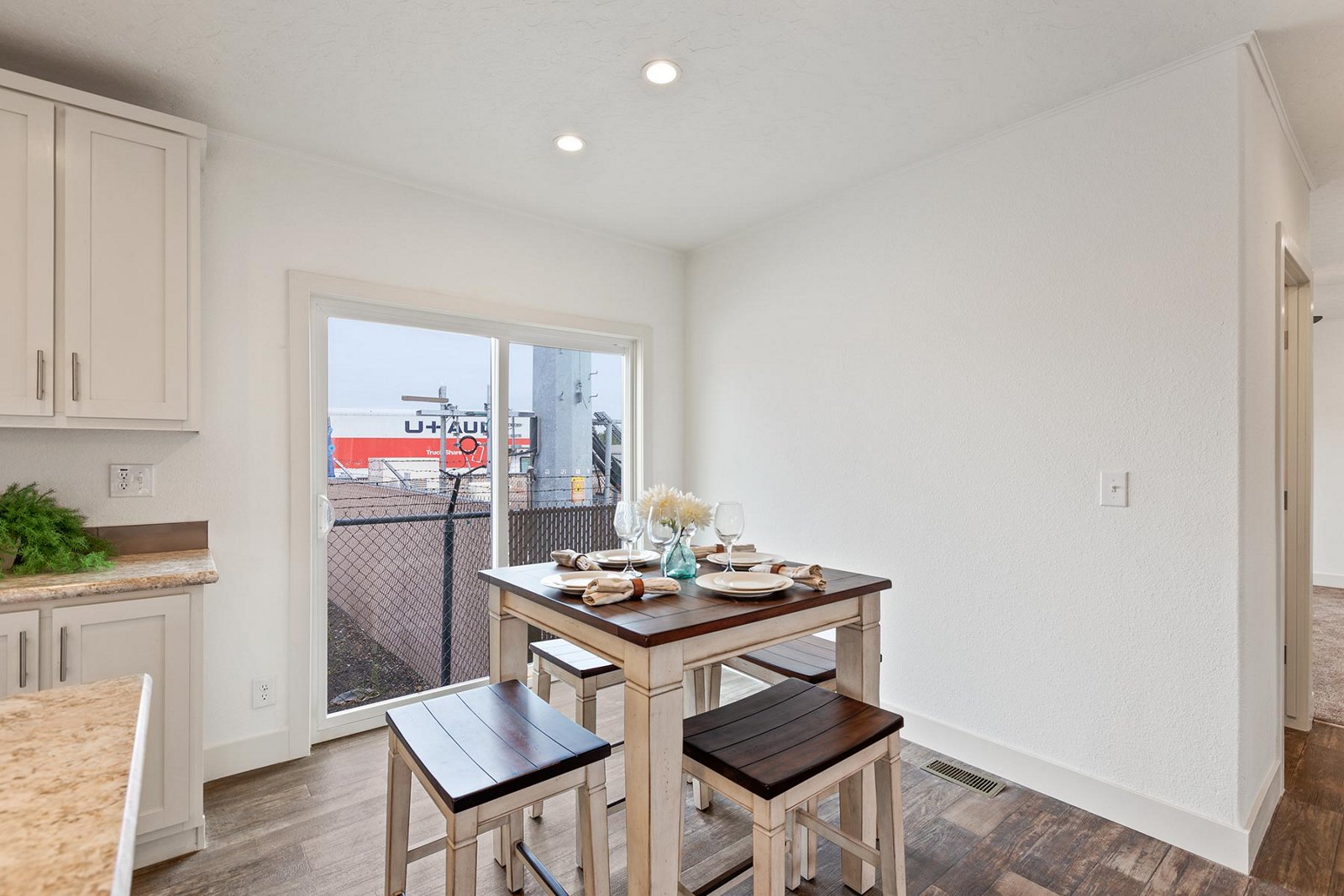 DreamWorks / DW4724B - Poky Homes