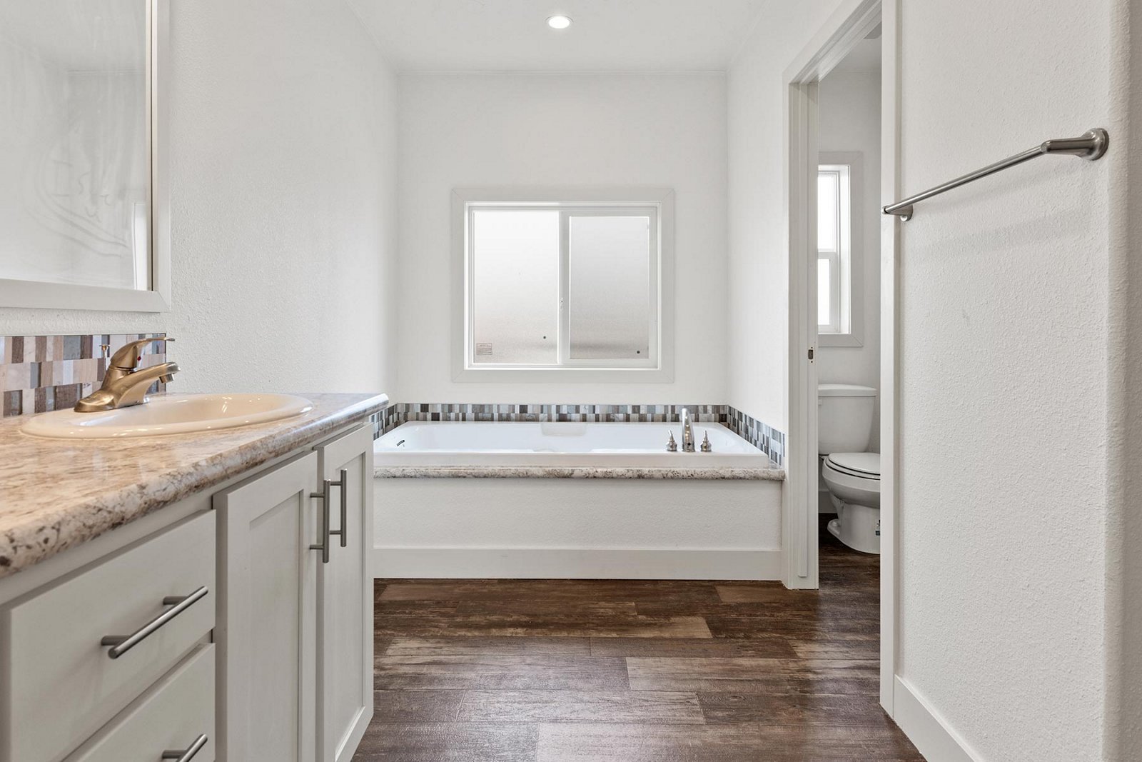 DreamWorks / DW4724B - Poky Homes