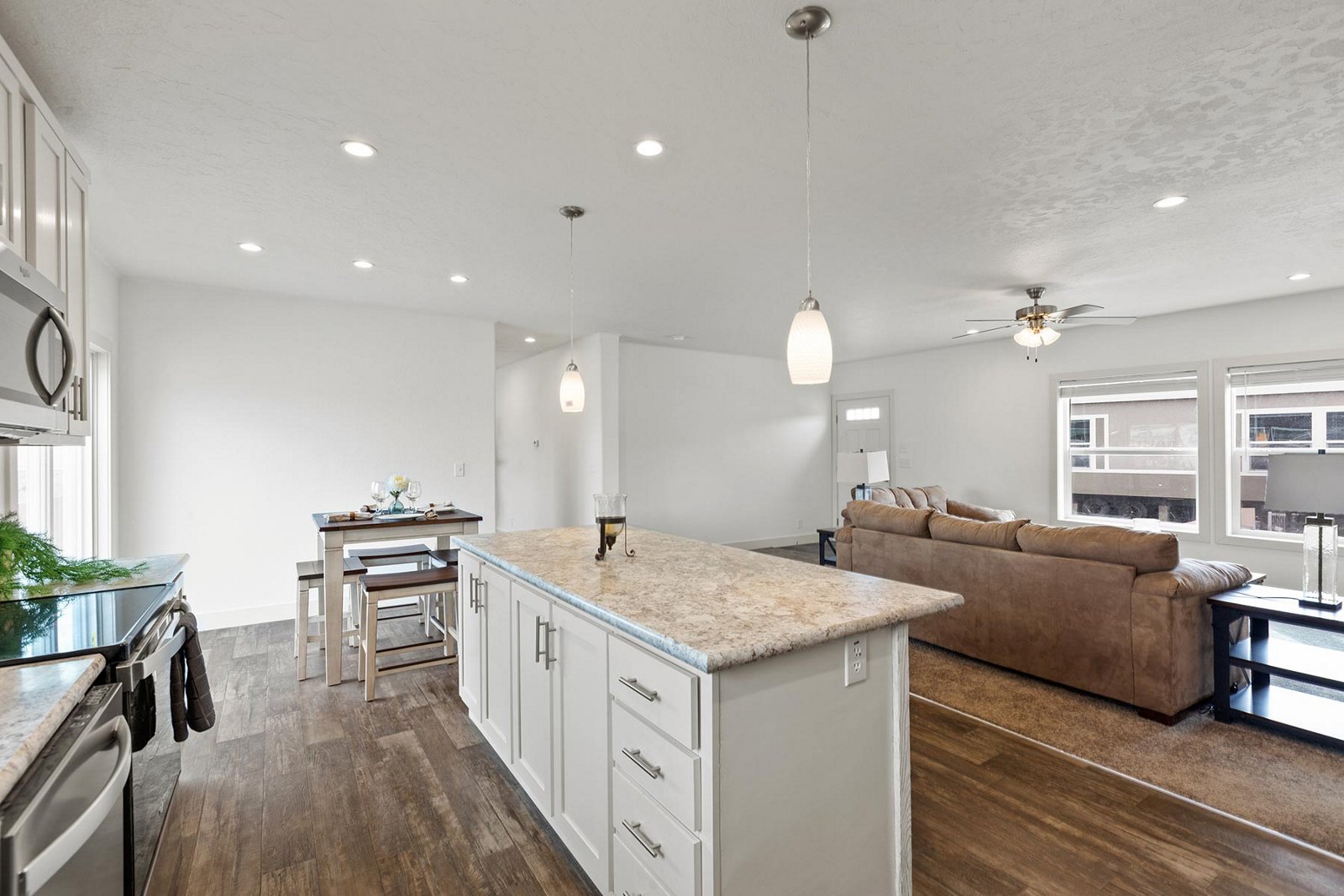 DreamWorks / DW4724B - Poky Homes