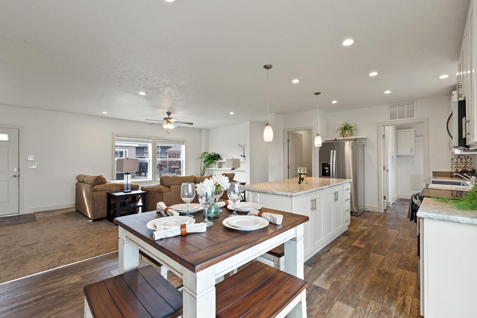 DreamWorks / DW4724B - Poky Homes