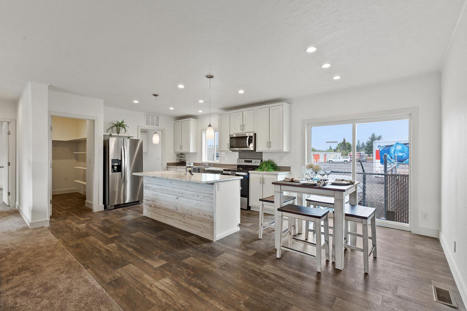 DreamWorks / DW4724B - Poky Homes