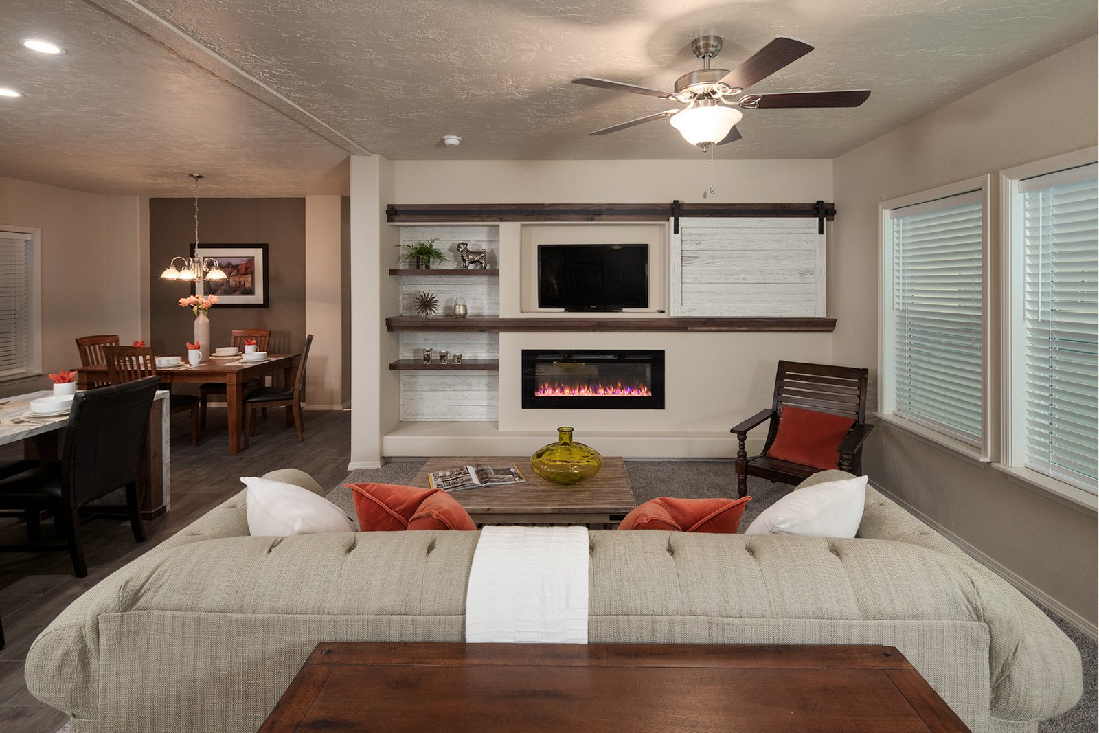 Catena / CT4644B - Poky Homes