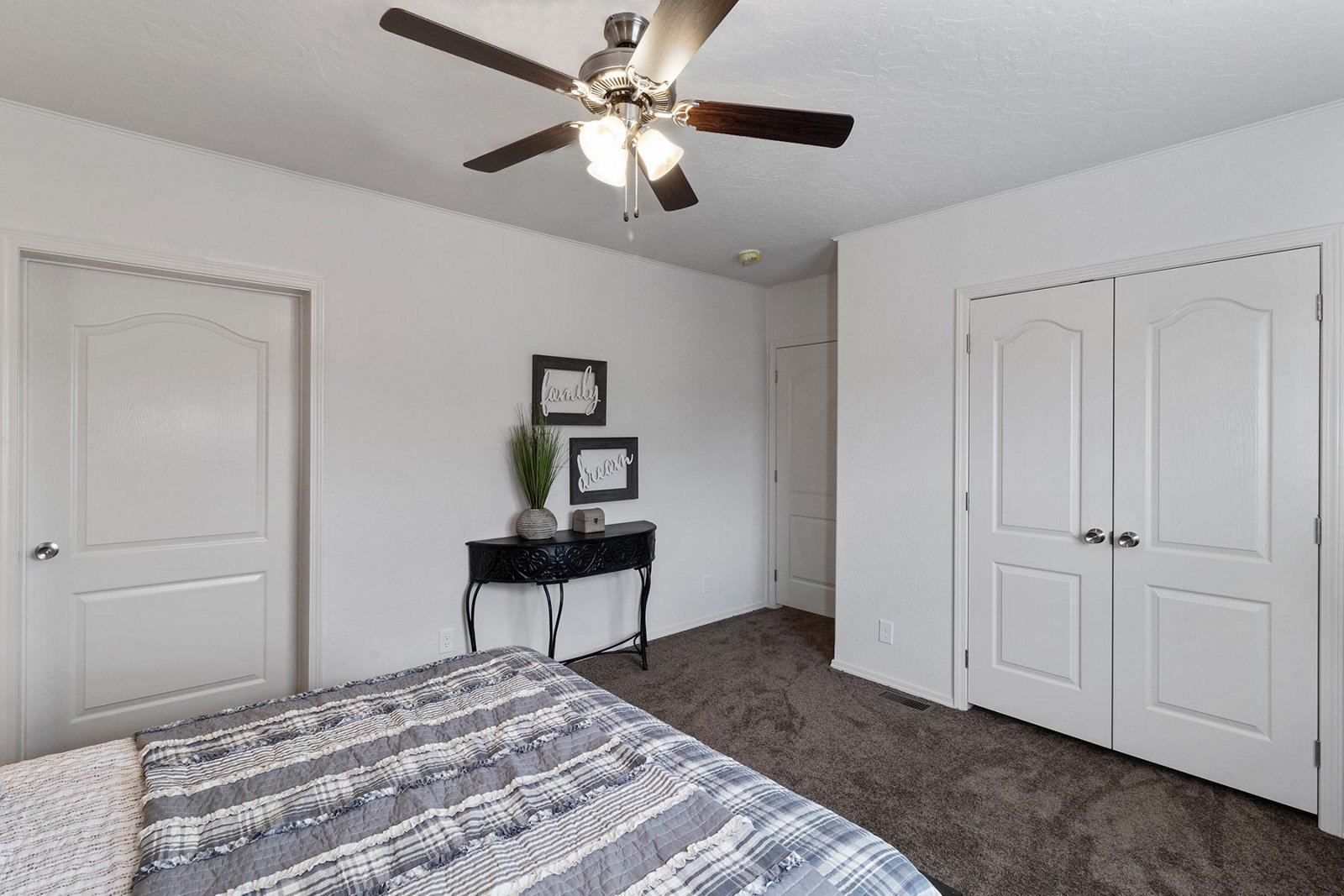 DreamWorks / DW4603F - Poky Homes