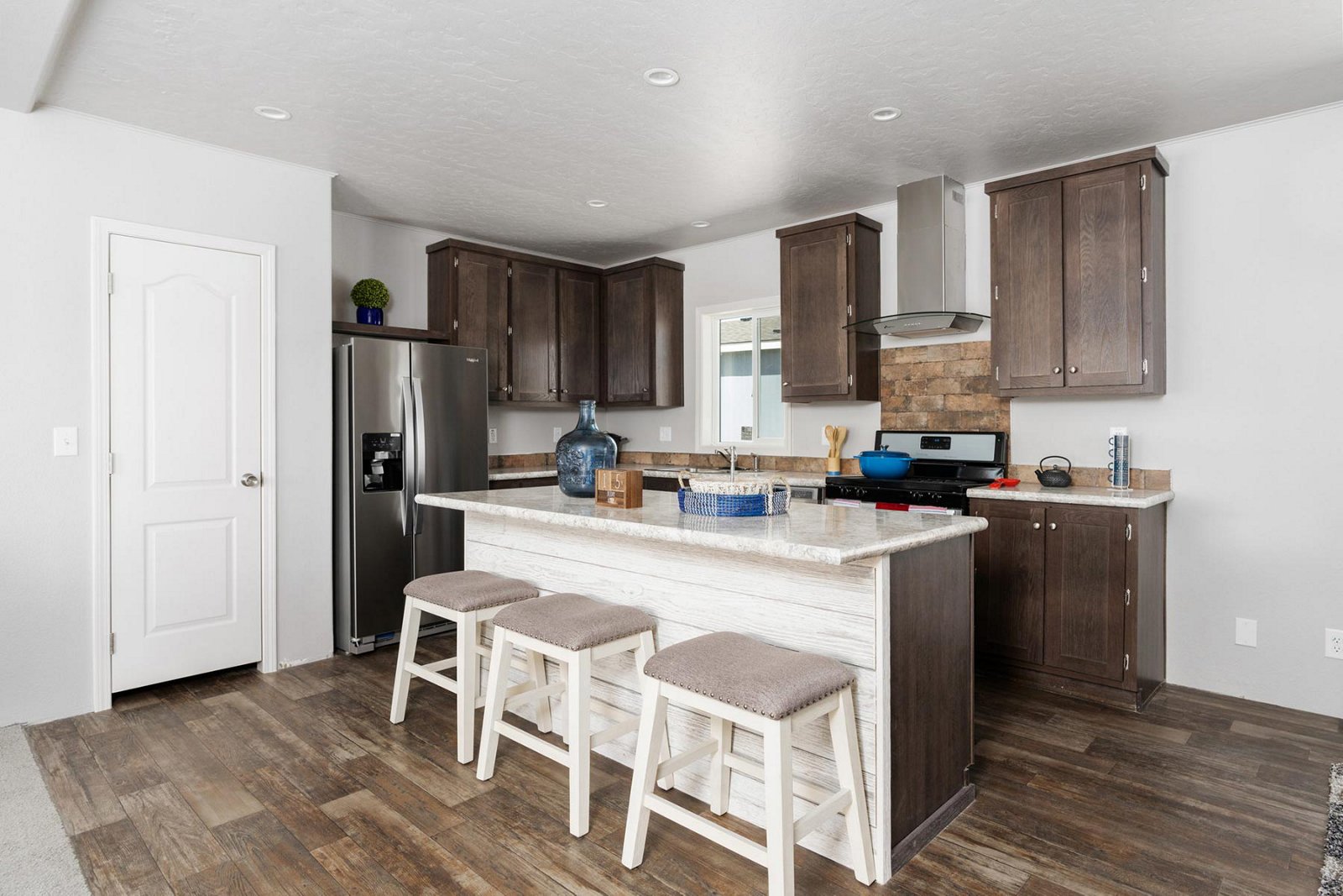 DreamWorks / DW4563B - Poky Homes