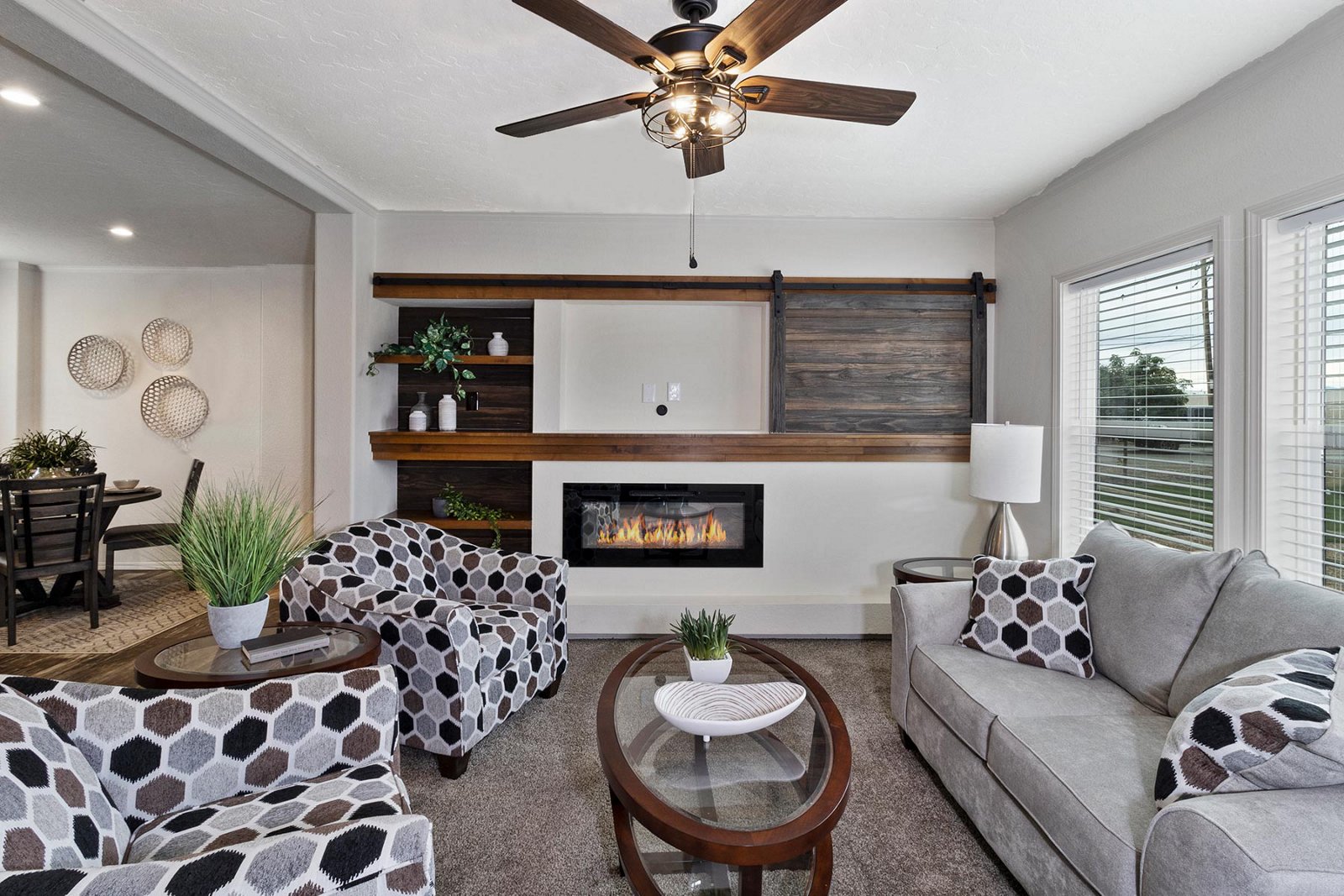 Catena / CT4523B - Poky Homes