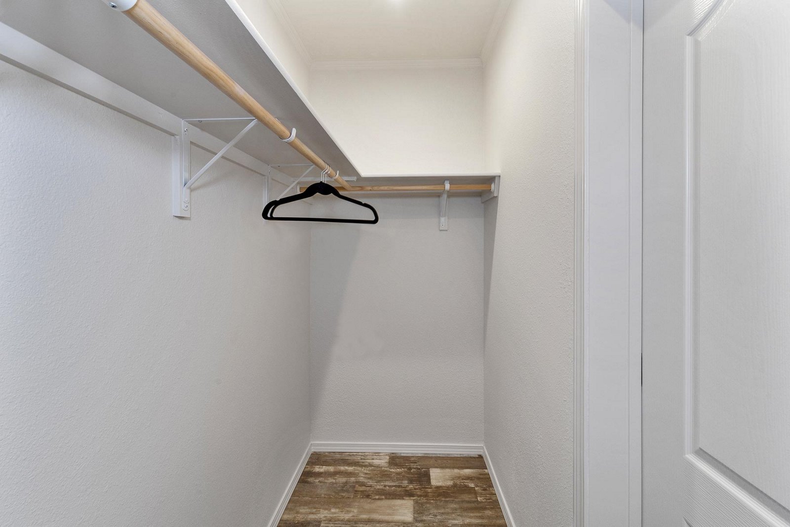 Catena / CT4523B - Poky Homes