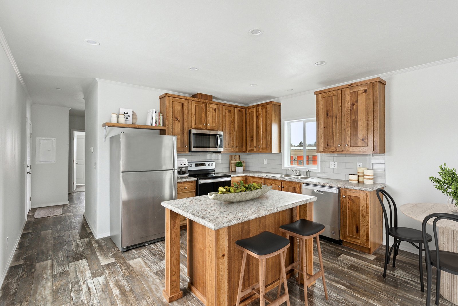 Winchester / 1652H21A6G - Poky Homes