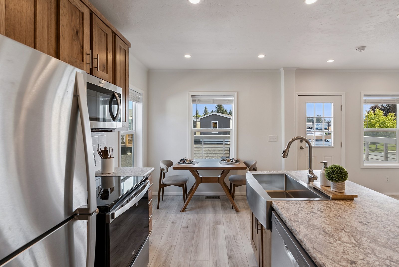 DreamWorks / DW3402L - Poky Homes