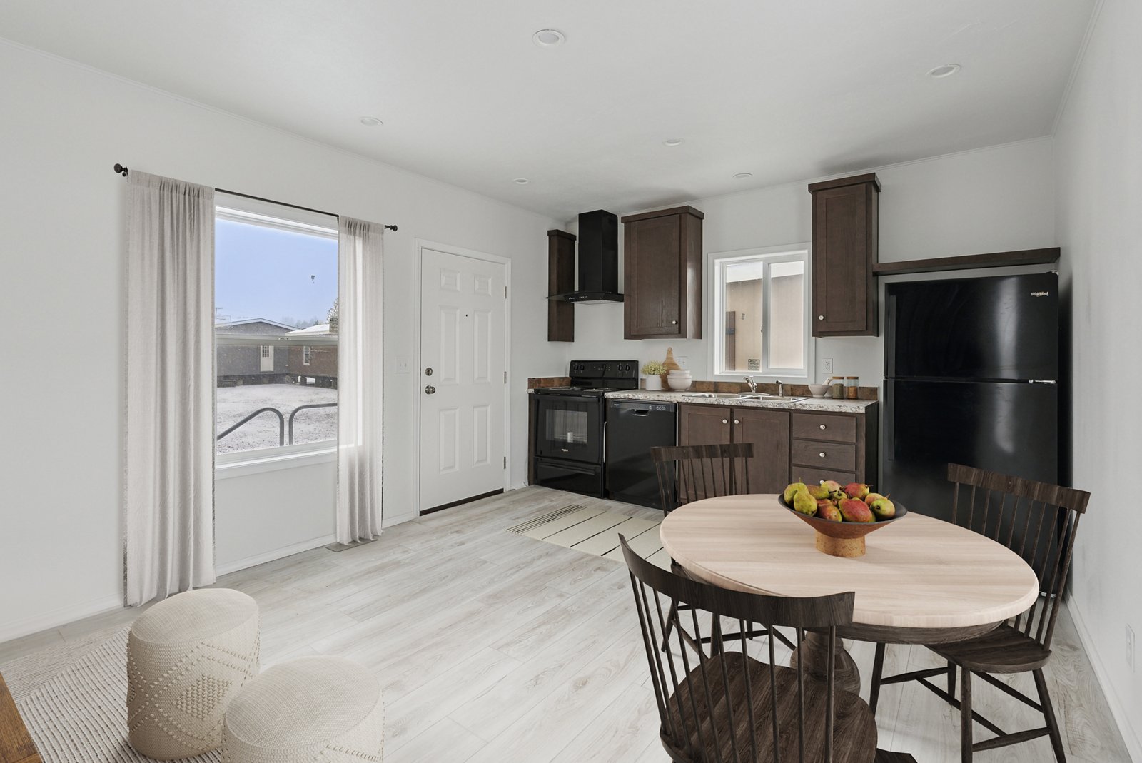Winchester / 1432H11FL1 - Poky Homes