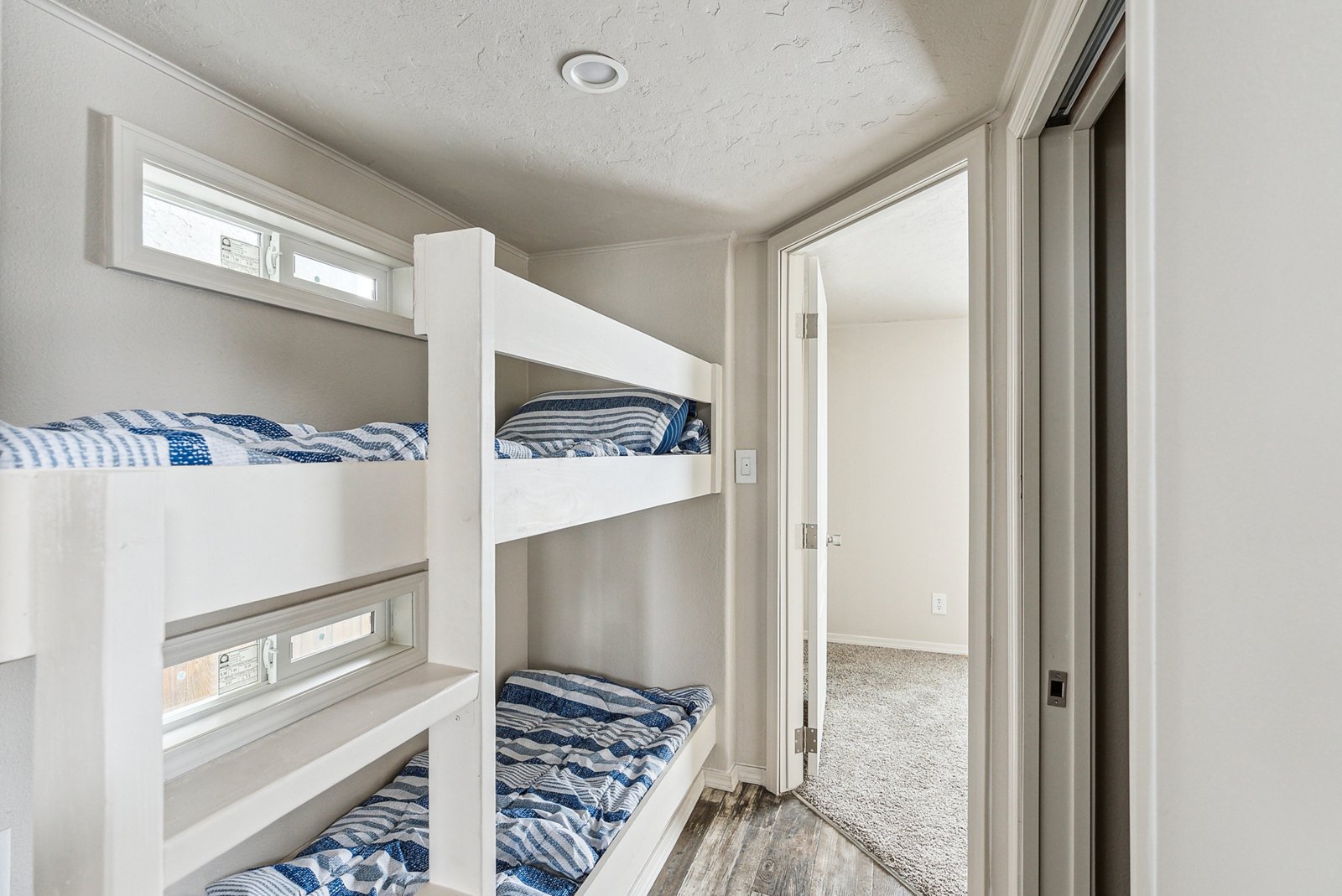 Athens Park Series / PM 529 - Poky Homes