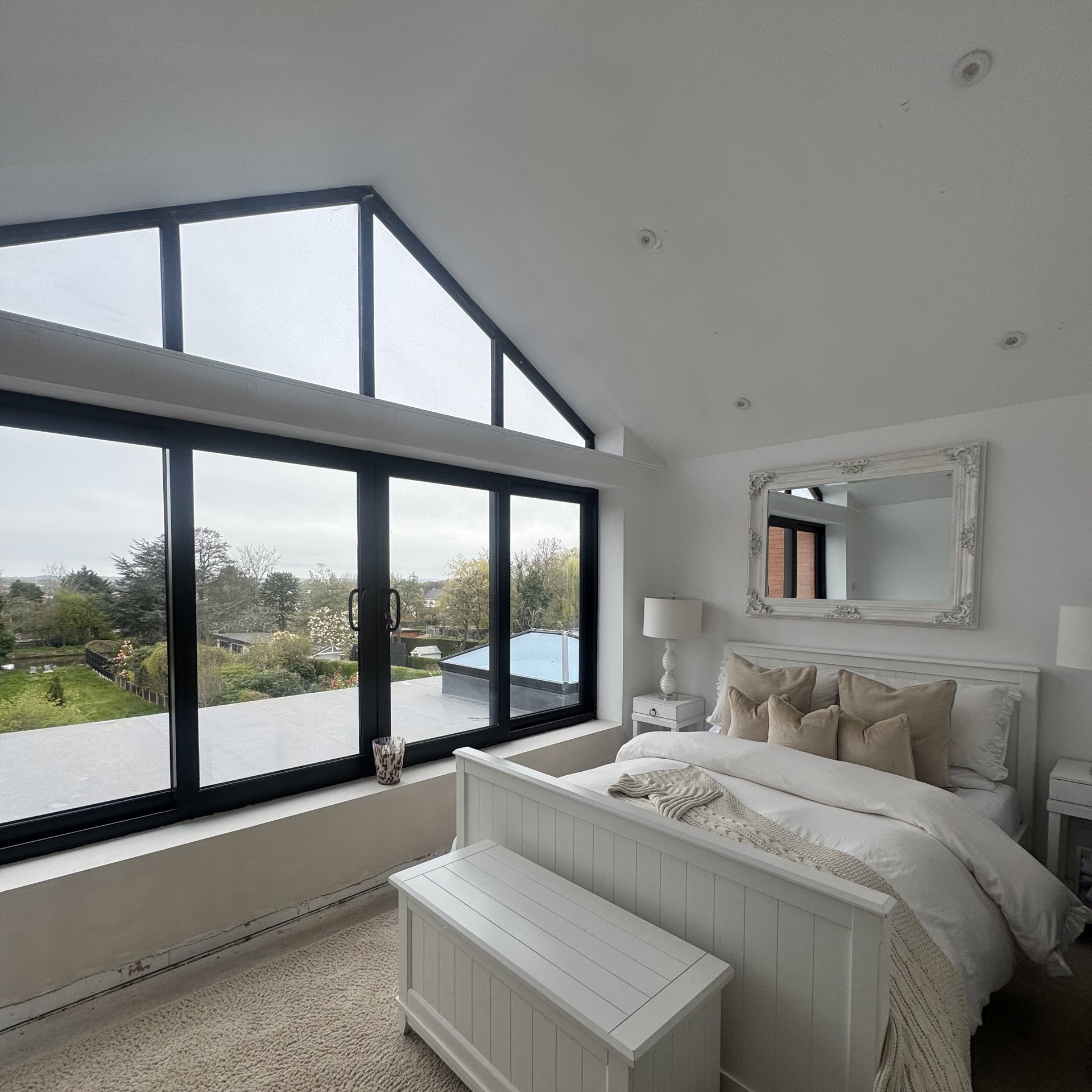 Liverpool Road North, Maghull: apex-glazed master bedroom