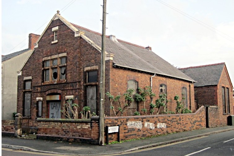Chapel Court, Peckers Hill Road: the boarded-up former Welsh chapel before the conversion