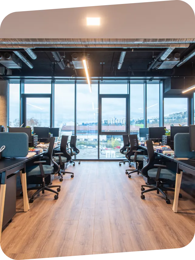 Open space lumineux des bureaux Soluxan à Lyon